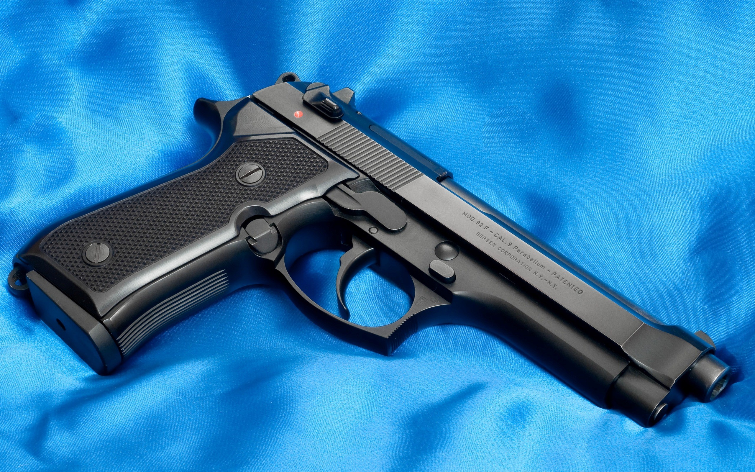 Beretta 92F-Cal 9 Parabellum Pistol HD Wallpaper