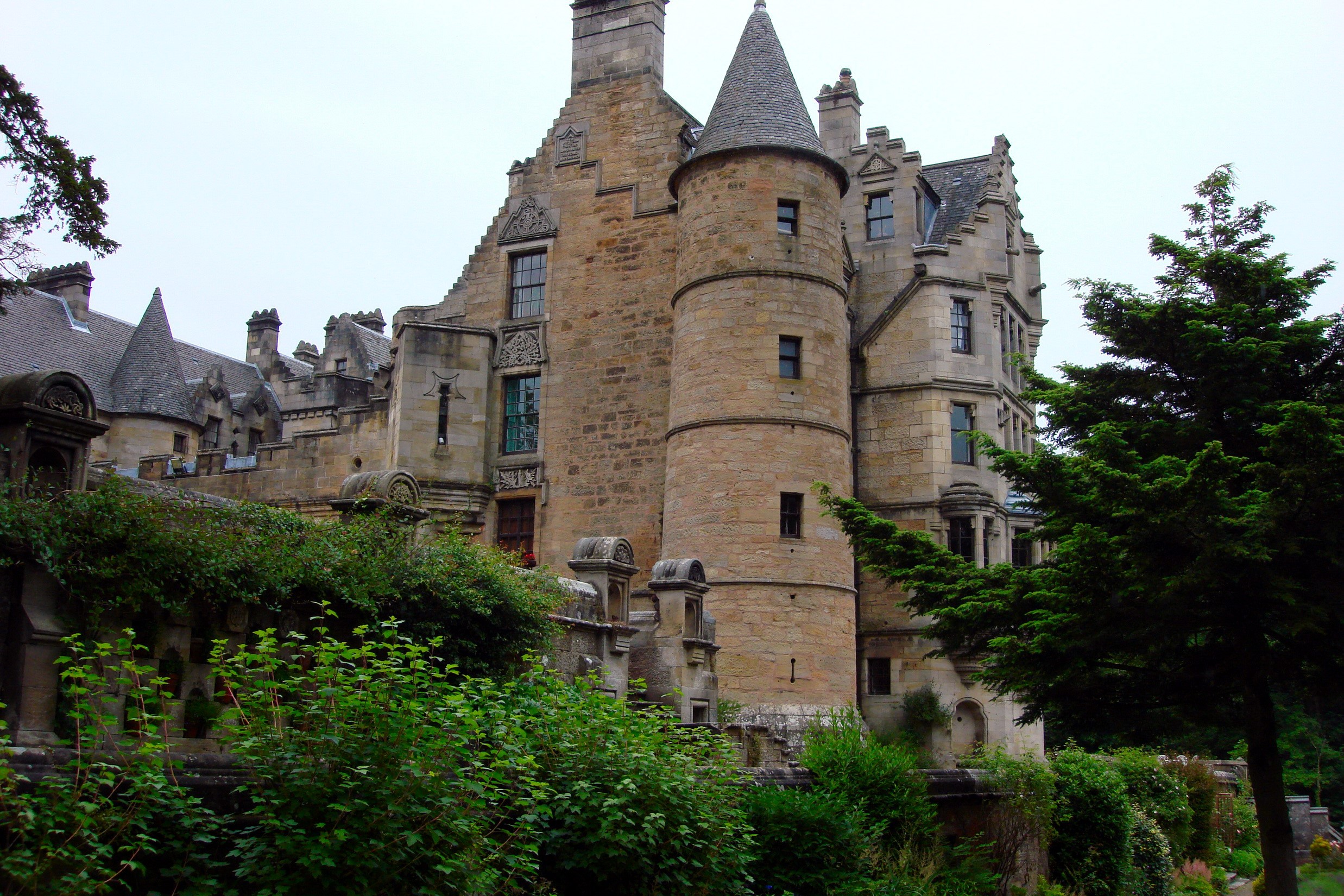 Dalzell Castle, Scotland HD Wallpaper