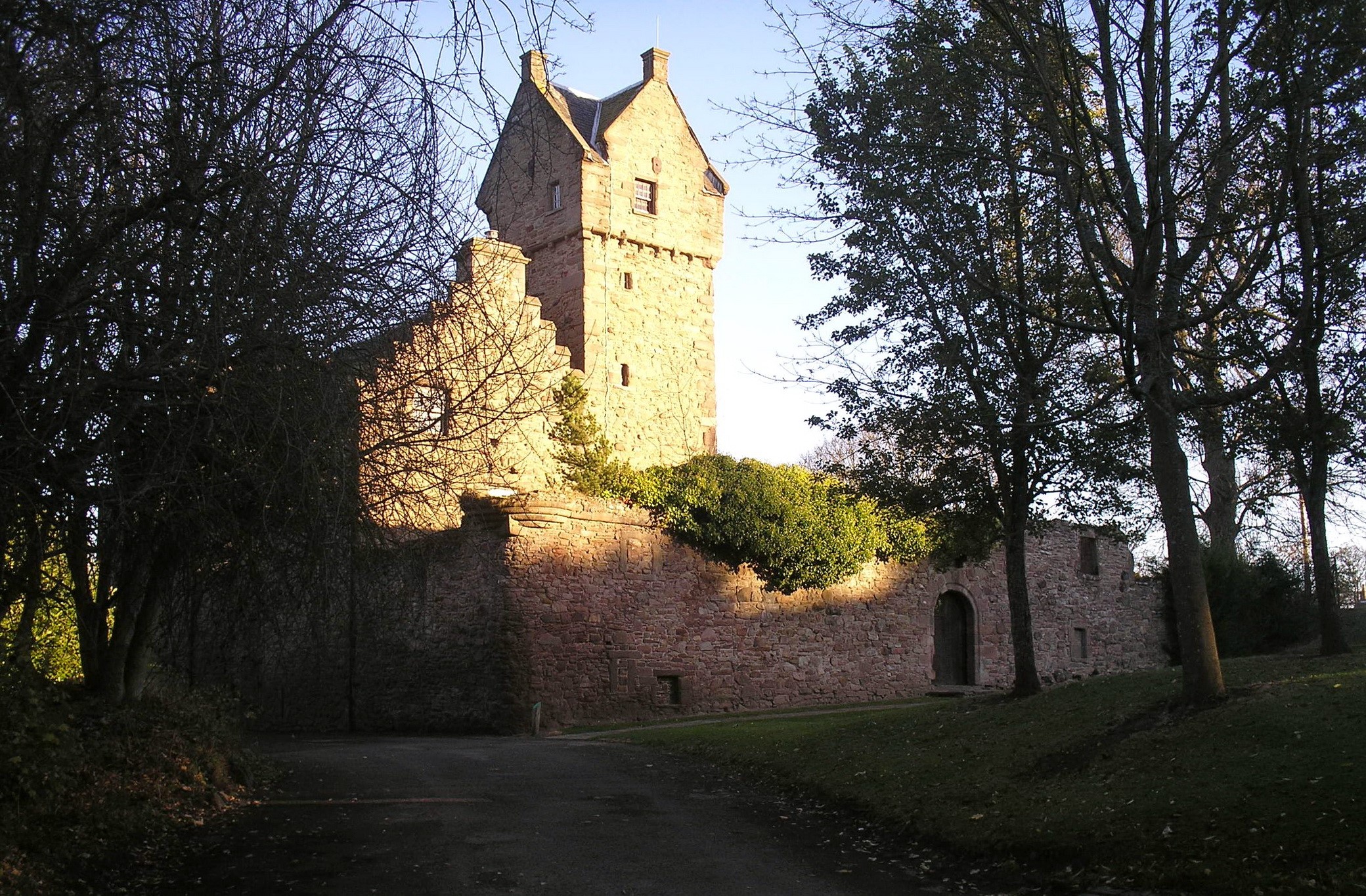 Mains Castle, Scotland HD Wallpaper