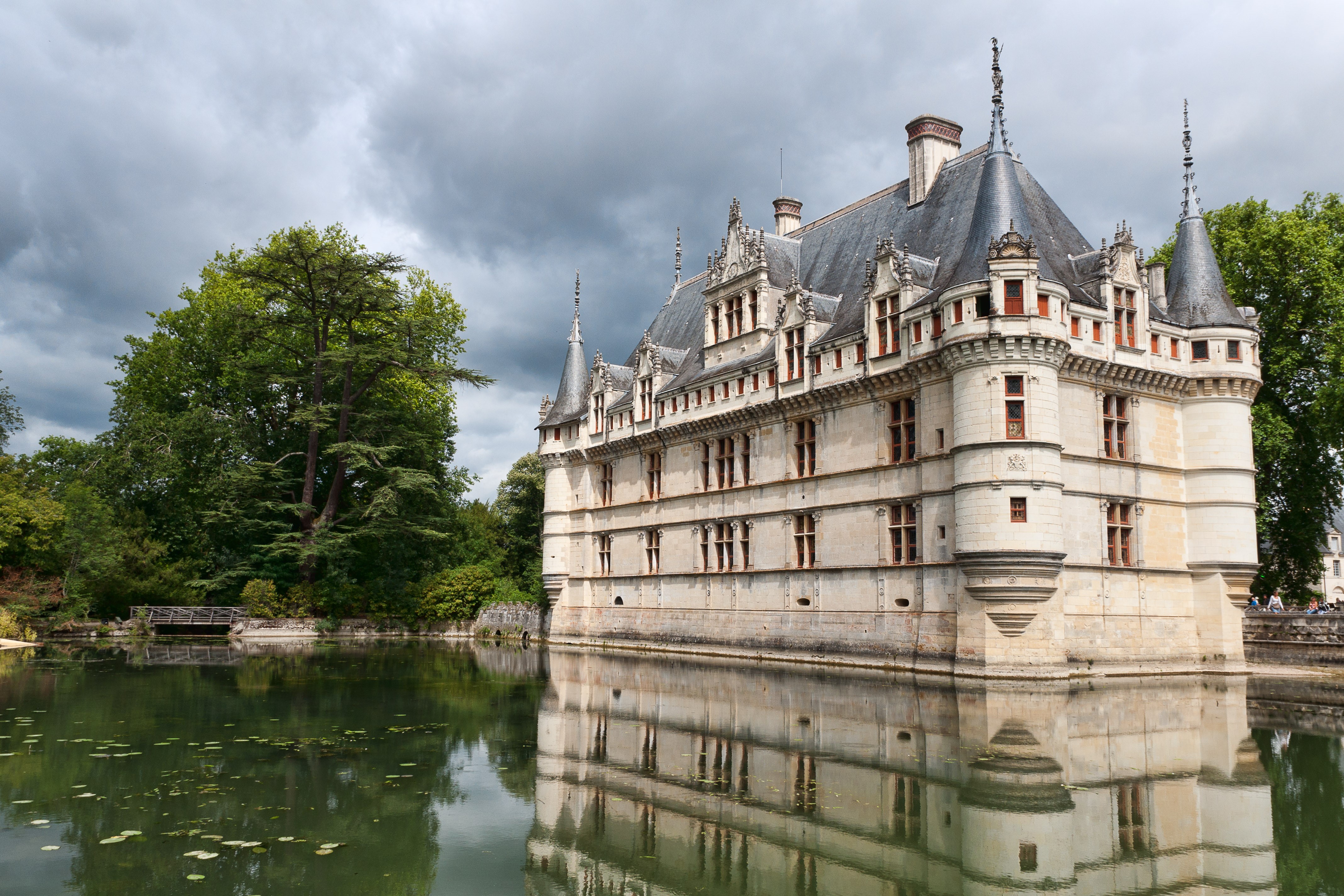 Chateau Azay le Rideau, France HD Wallpaper