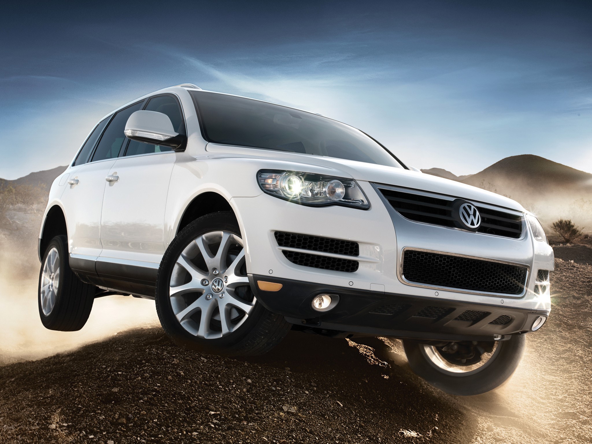 White Volkswagen Touareg driving off-road HD Wallpaper