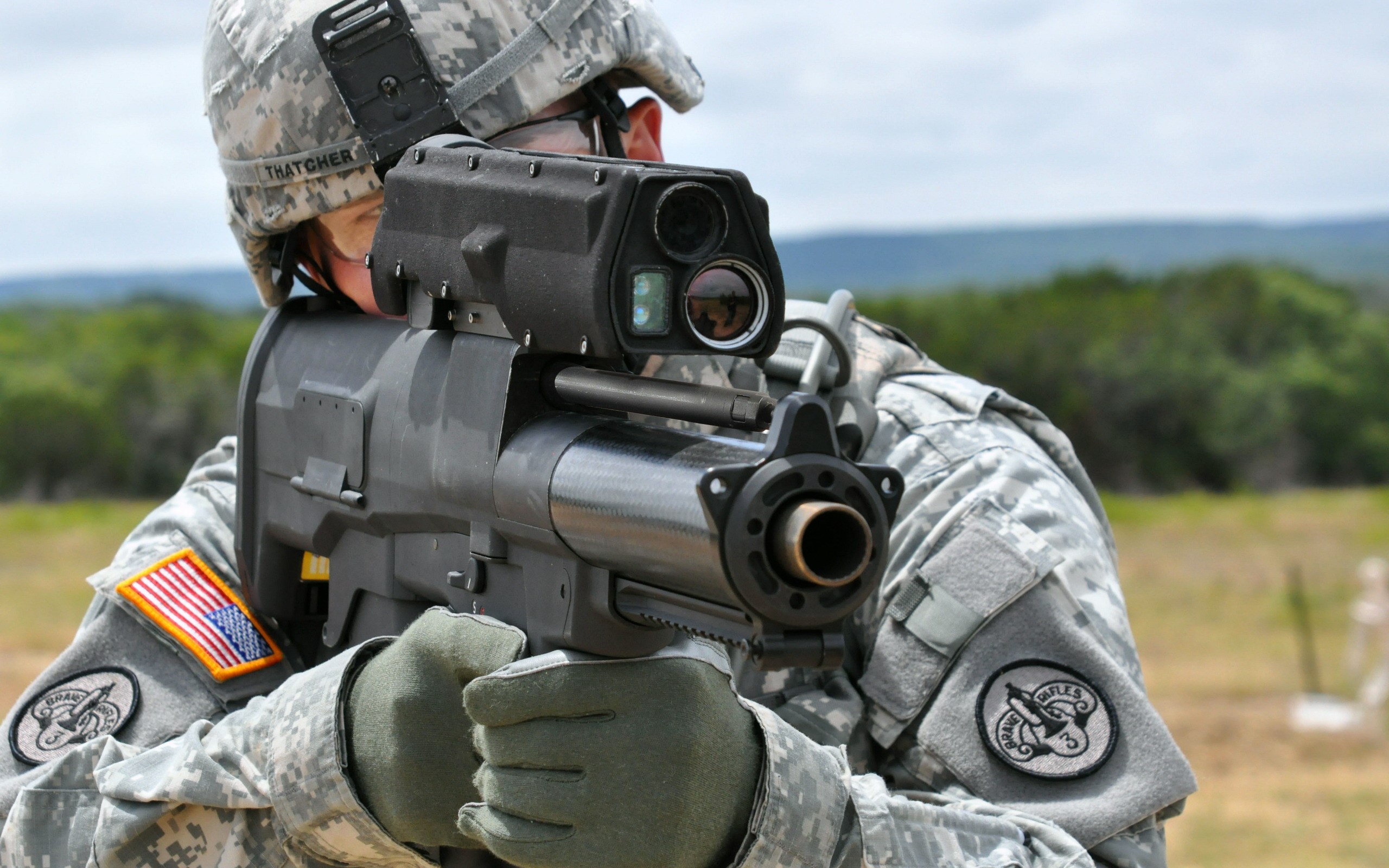Soldier aiming a missile launcher HD Wallpaper