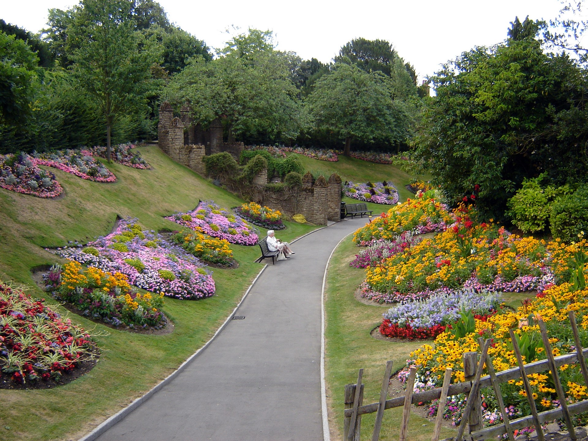 Guildford Castle Gardens UK HD Wallpaper