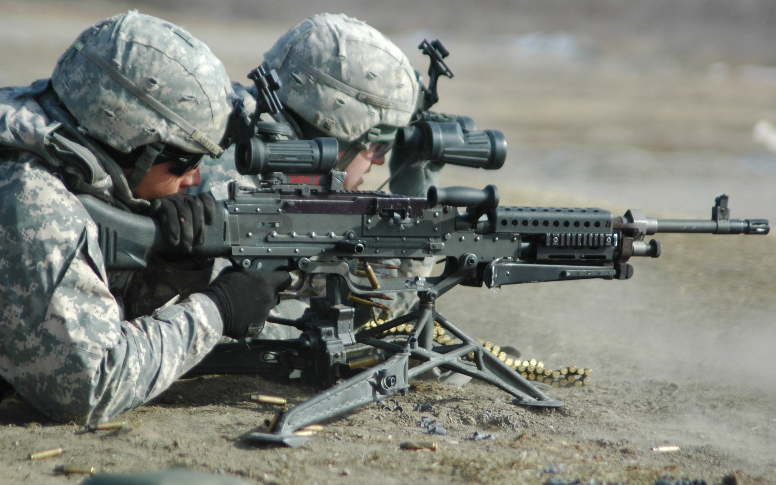 Soldiers firing a machine gun HD Wallpaper