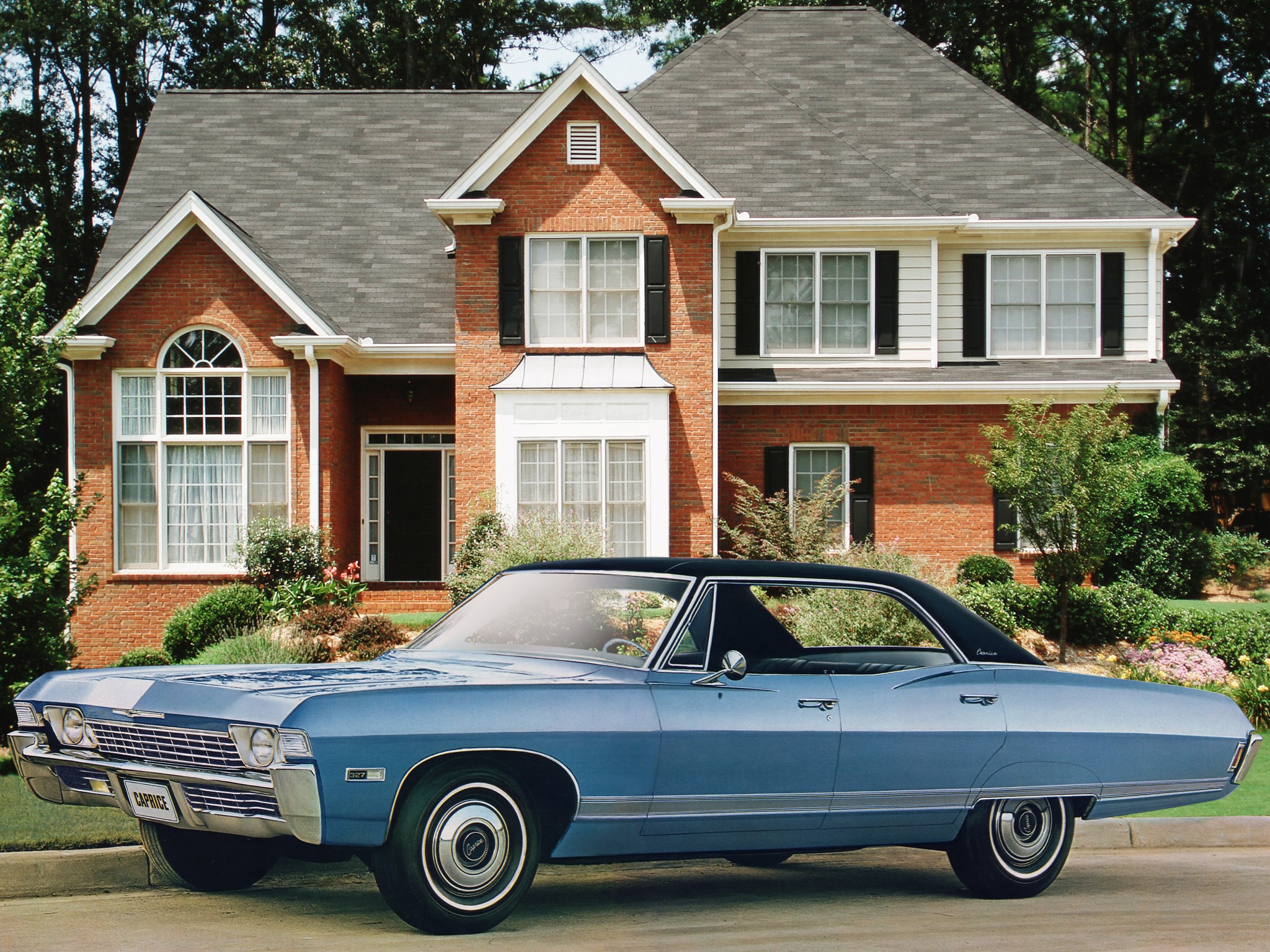 1968 Chevrolet Caprice parked in front of a brick house HD Wallpaper