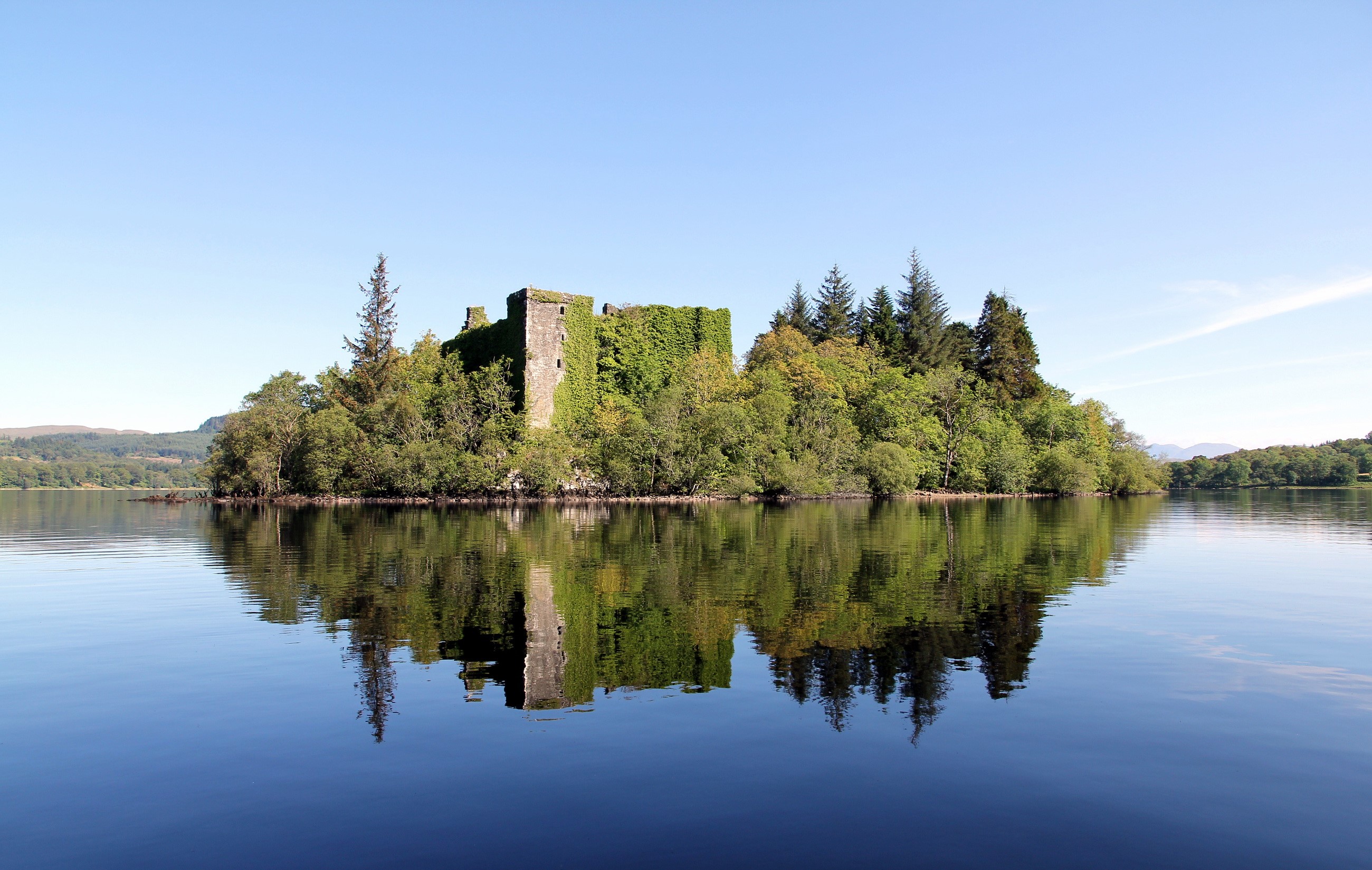 Innis Chonnel Castle on an island in a lake HD Wallpaper