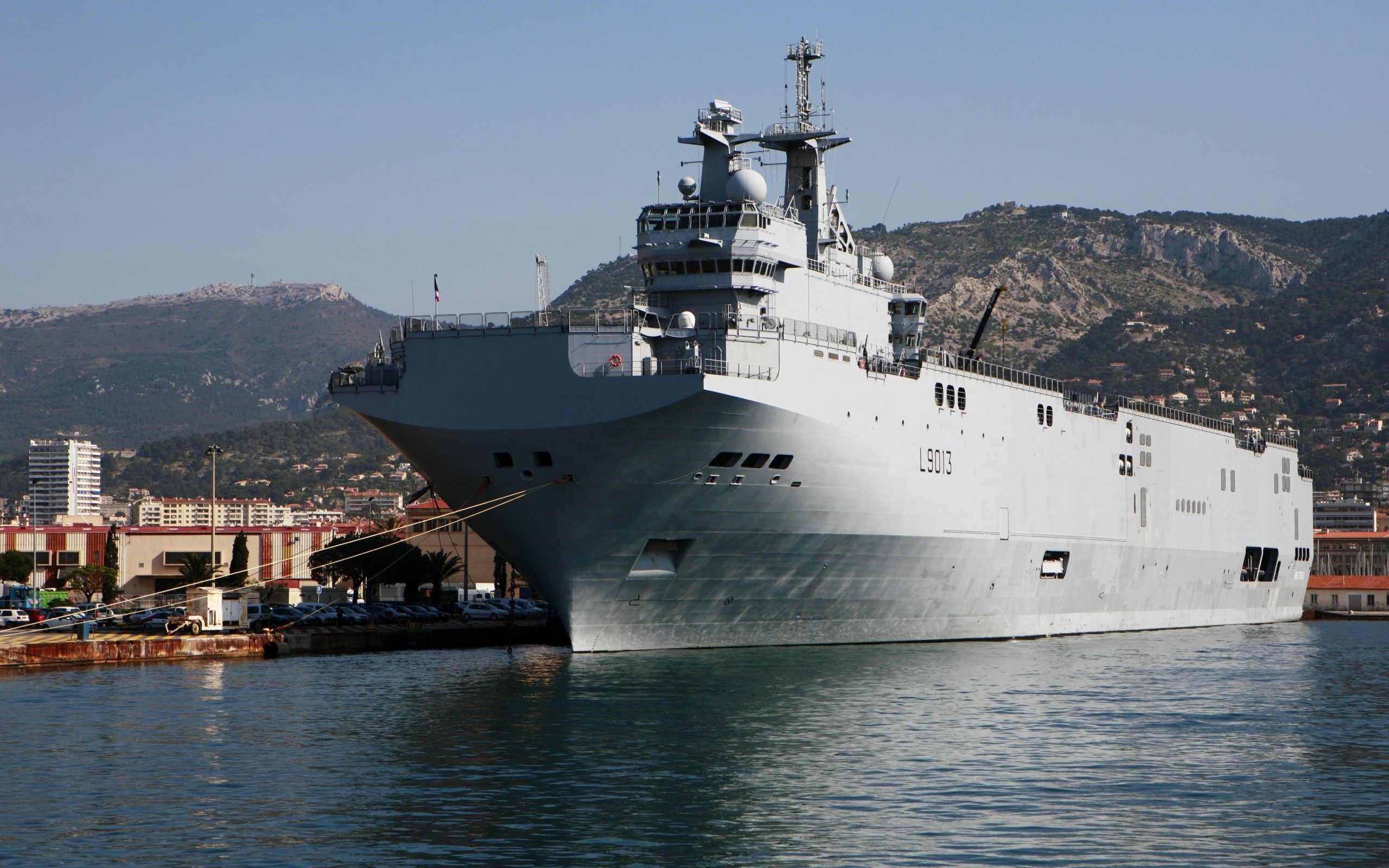 French Mistral-class amphibious assault ship L9013 HD Wallpaper