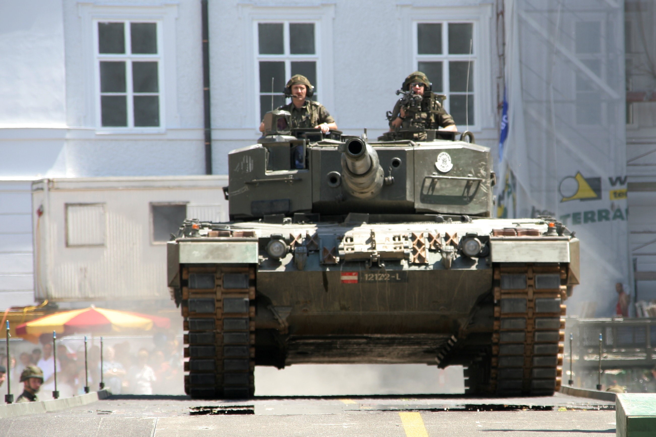 Austrian Leopard 2 Tank with Crew HD Wallpaper