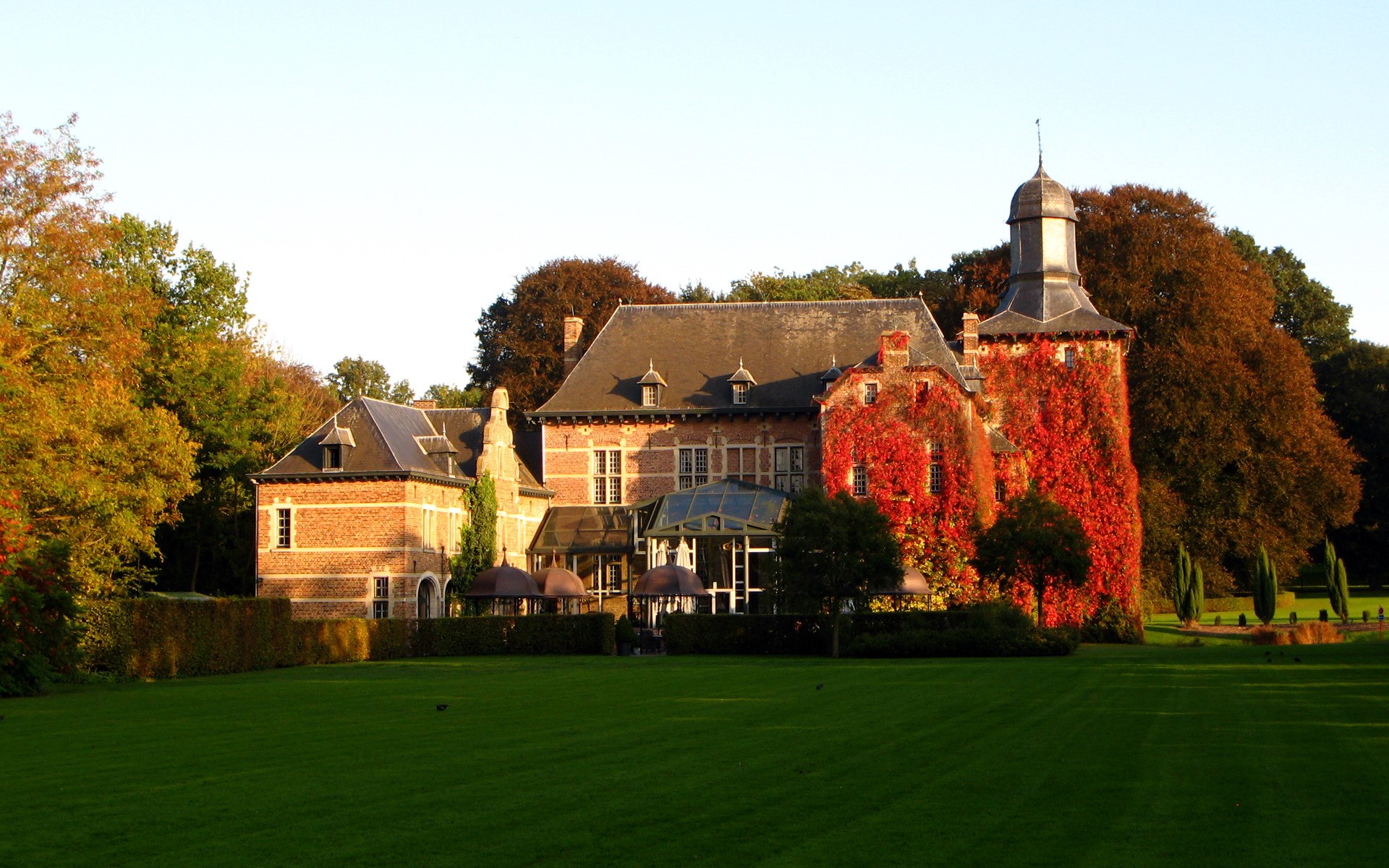 Castle Rullingen in Limburg, Belgium HD Wallpaper