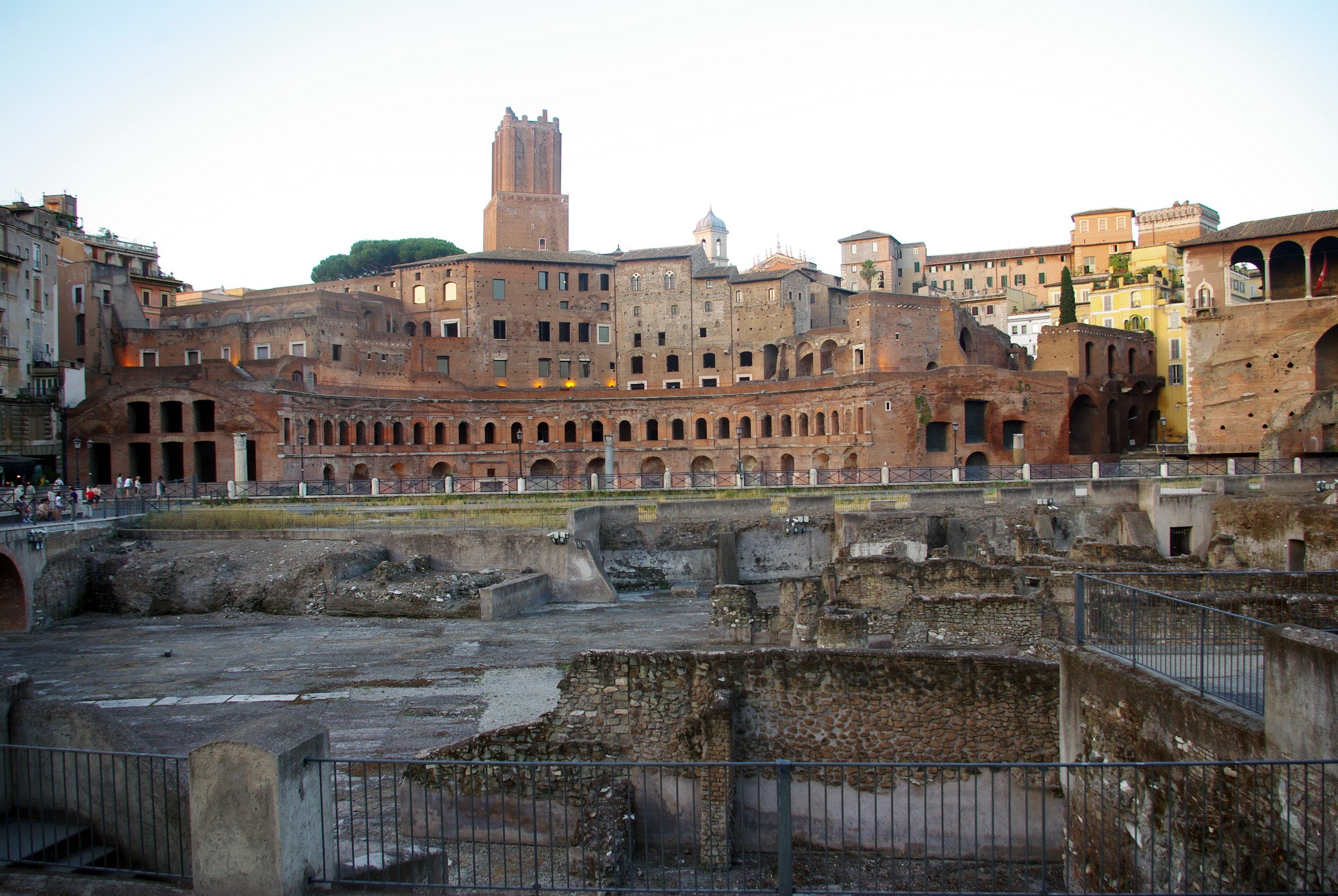 Trajan's Market and Roman Forum ruins in Rome HD Wallpaper