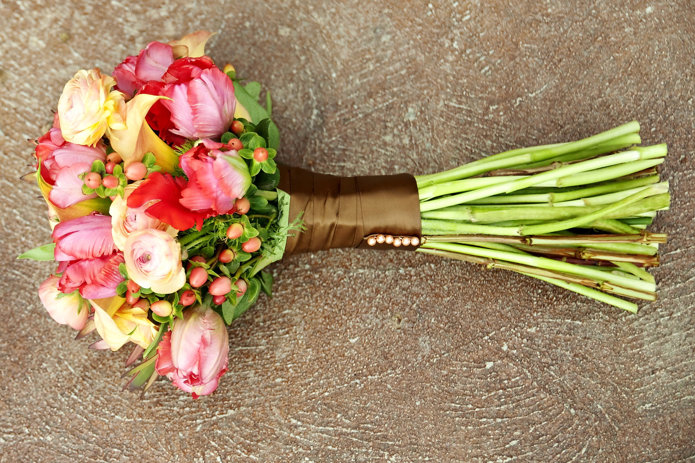 Wedding bouquet with tulips and roses HD Wallpaper