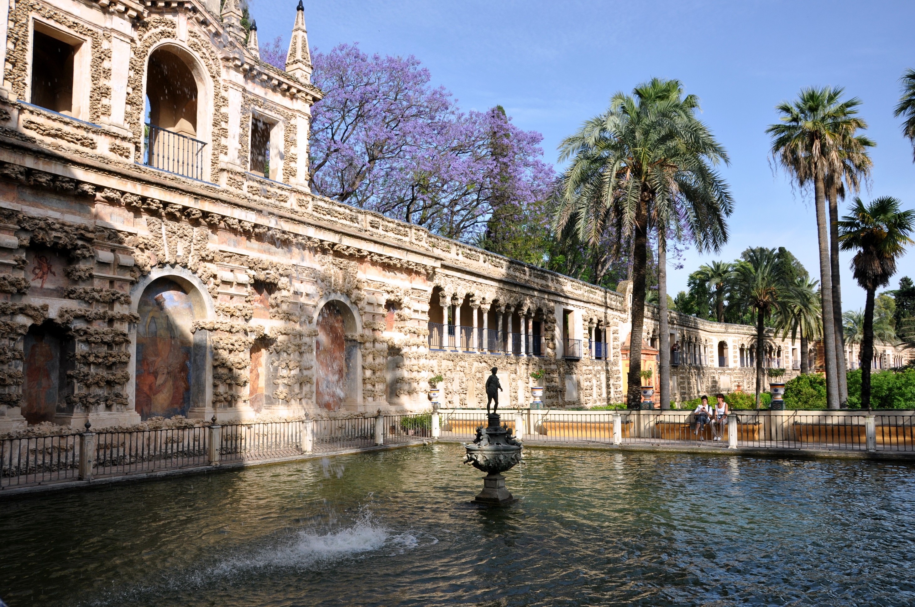 Alcázar of Seville gardens with fountain HD Wallpaper
