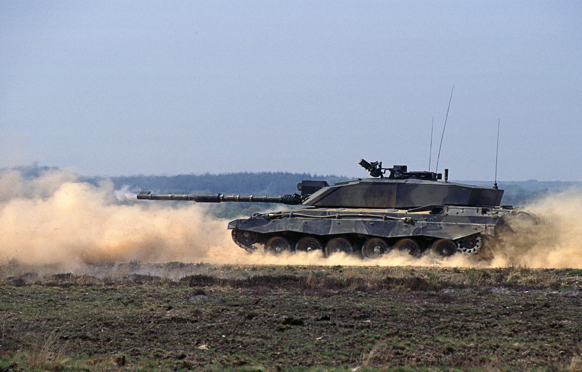 Challenger 2 tank firing in a field HD Wallpaper