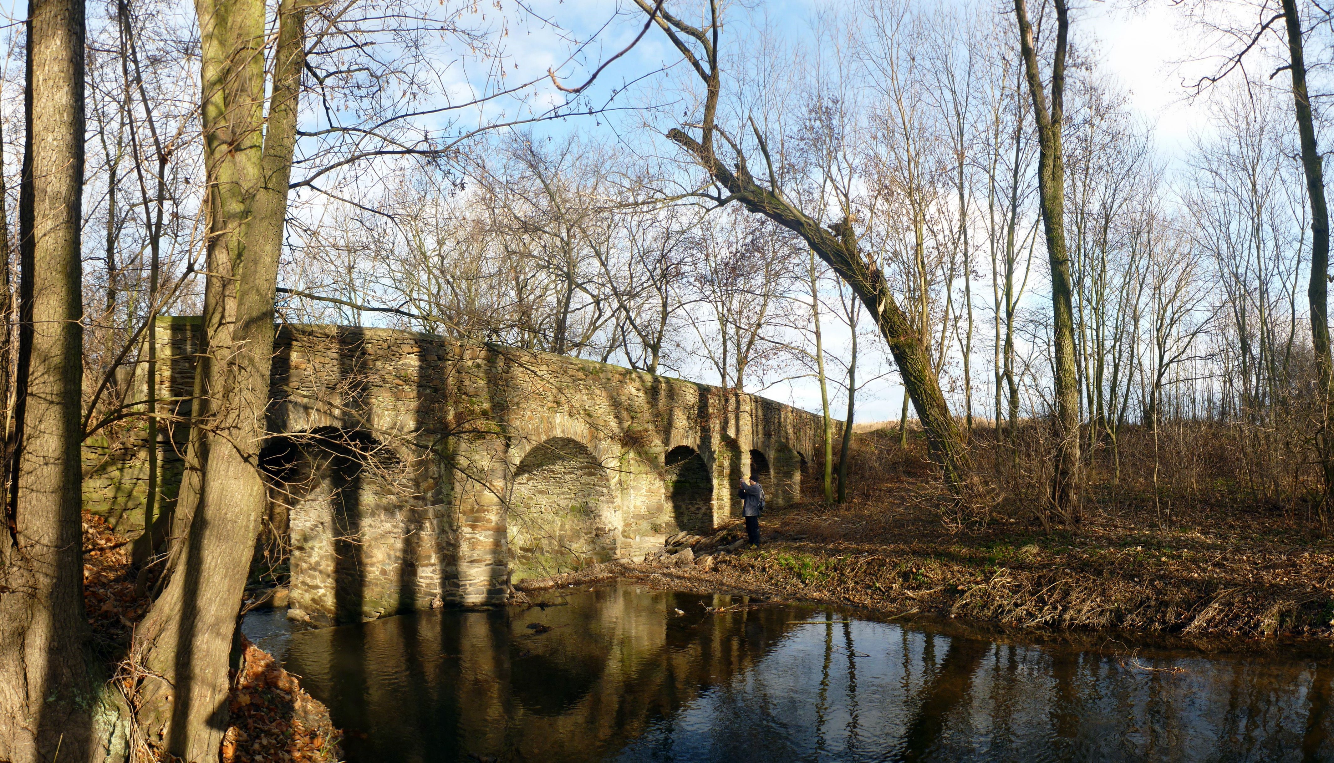 Stone bridge over a river in Czech Republic HD Wallpaper