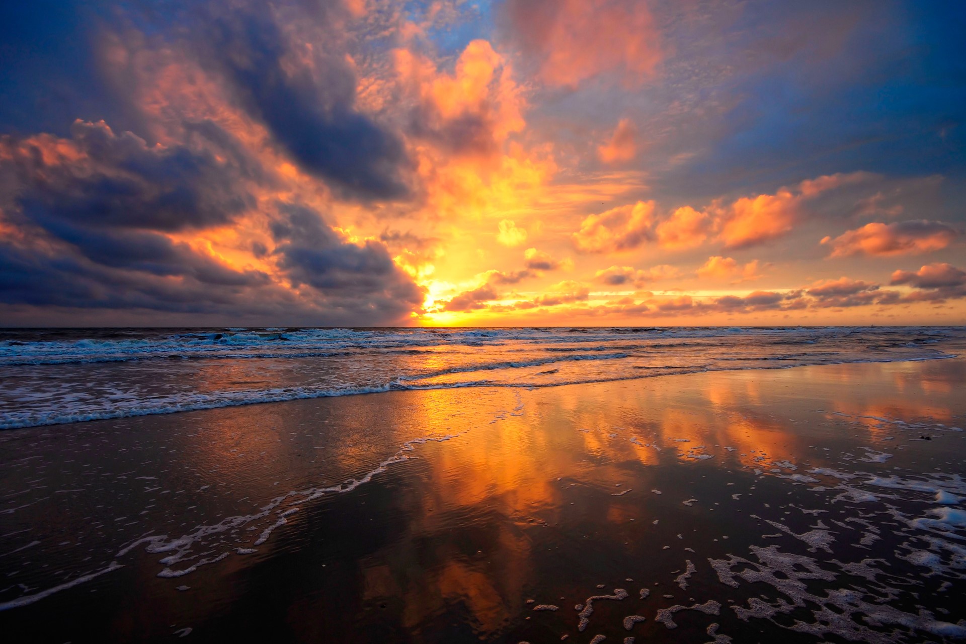 Sunset over the ocean with dramatic clouds HD Wallpaper