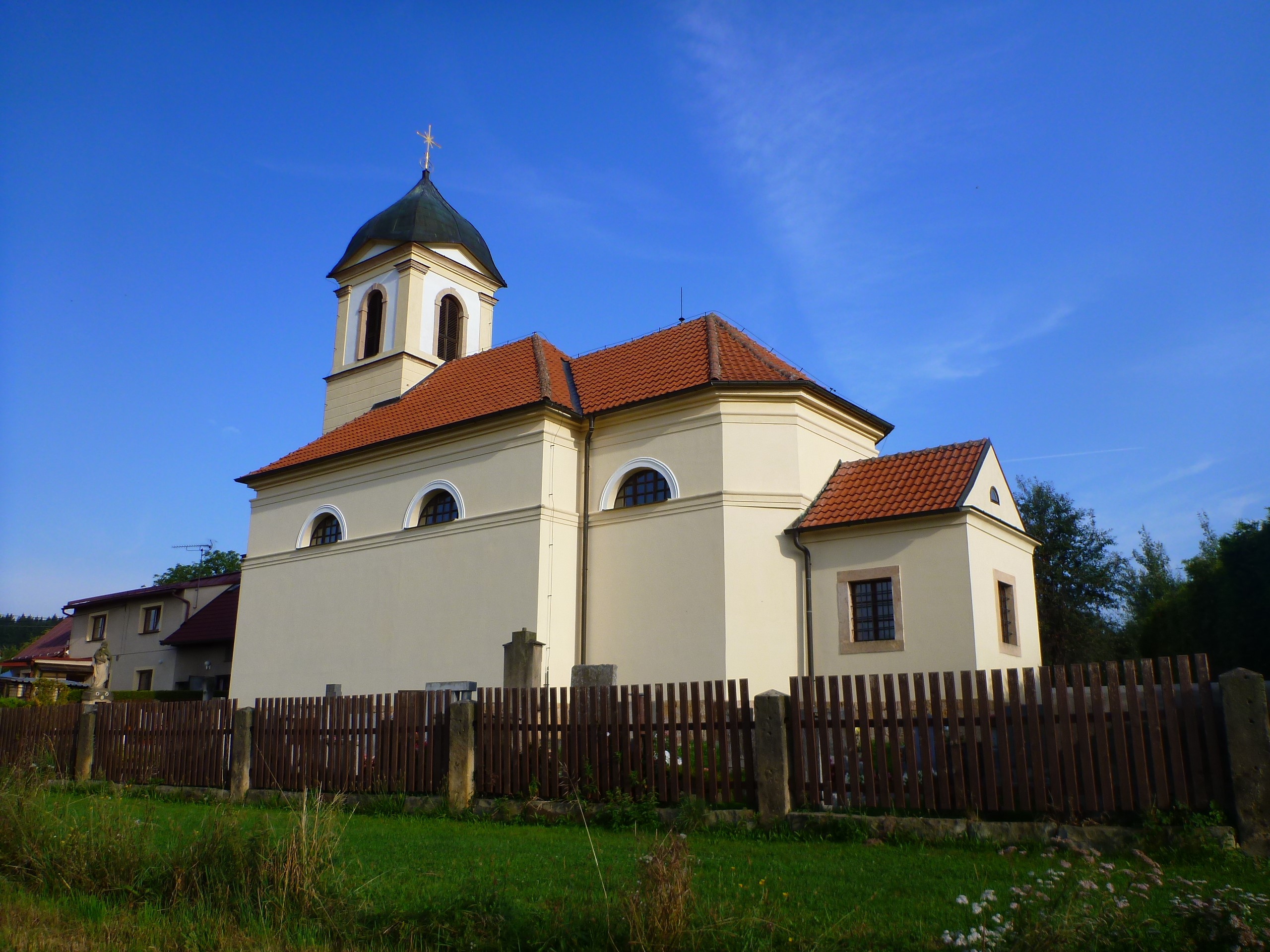 Church with a bell tower and a fence HD Wallpaper