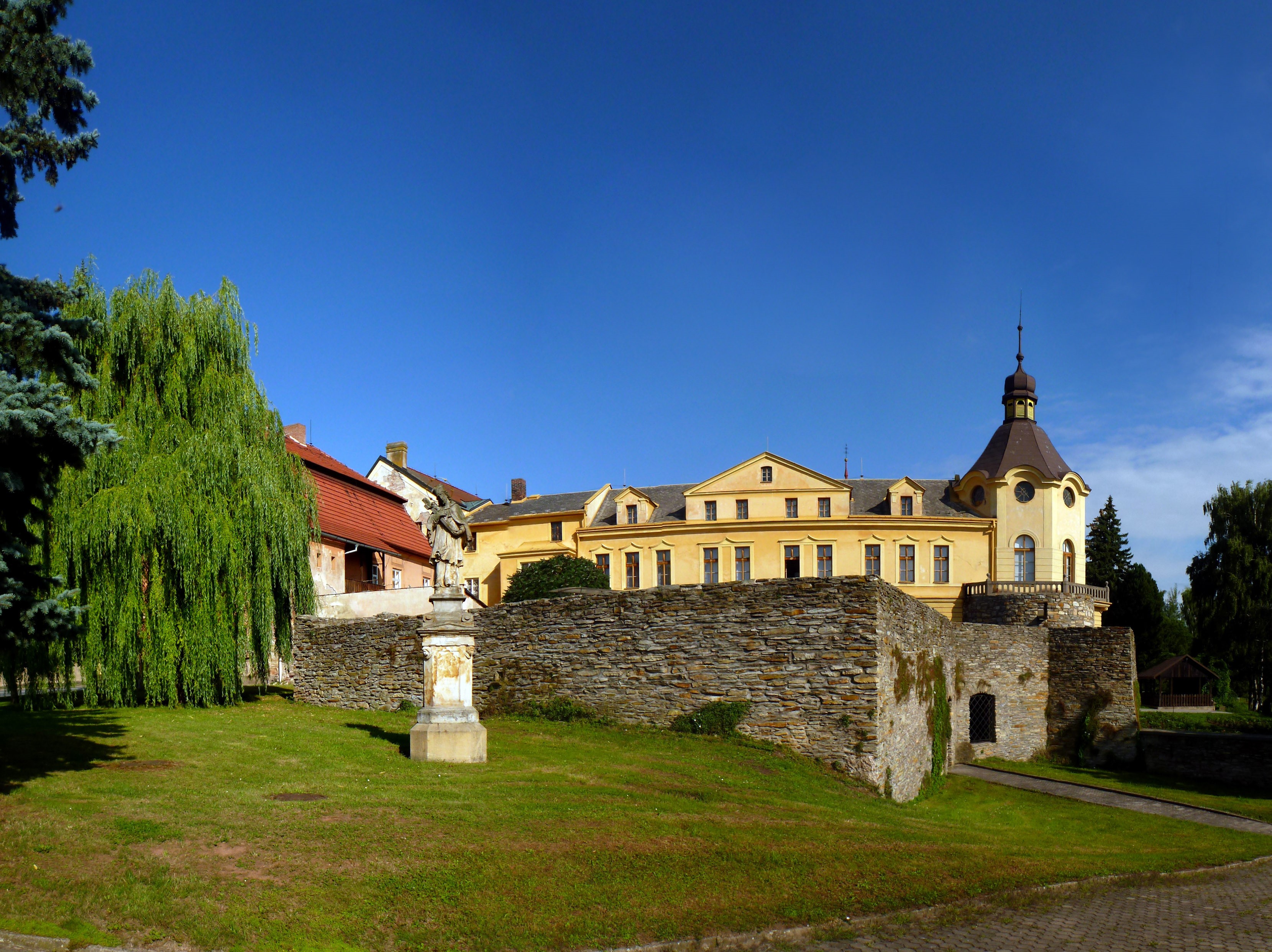 Castle in Czech Republic with Statue HD Wallpaper
