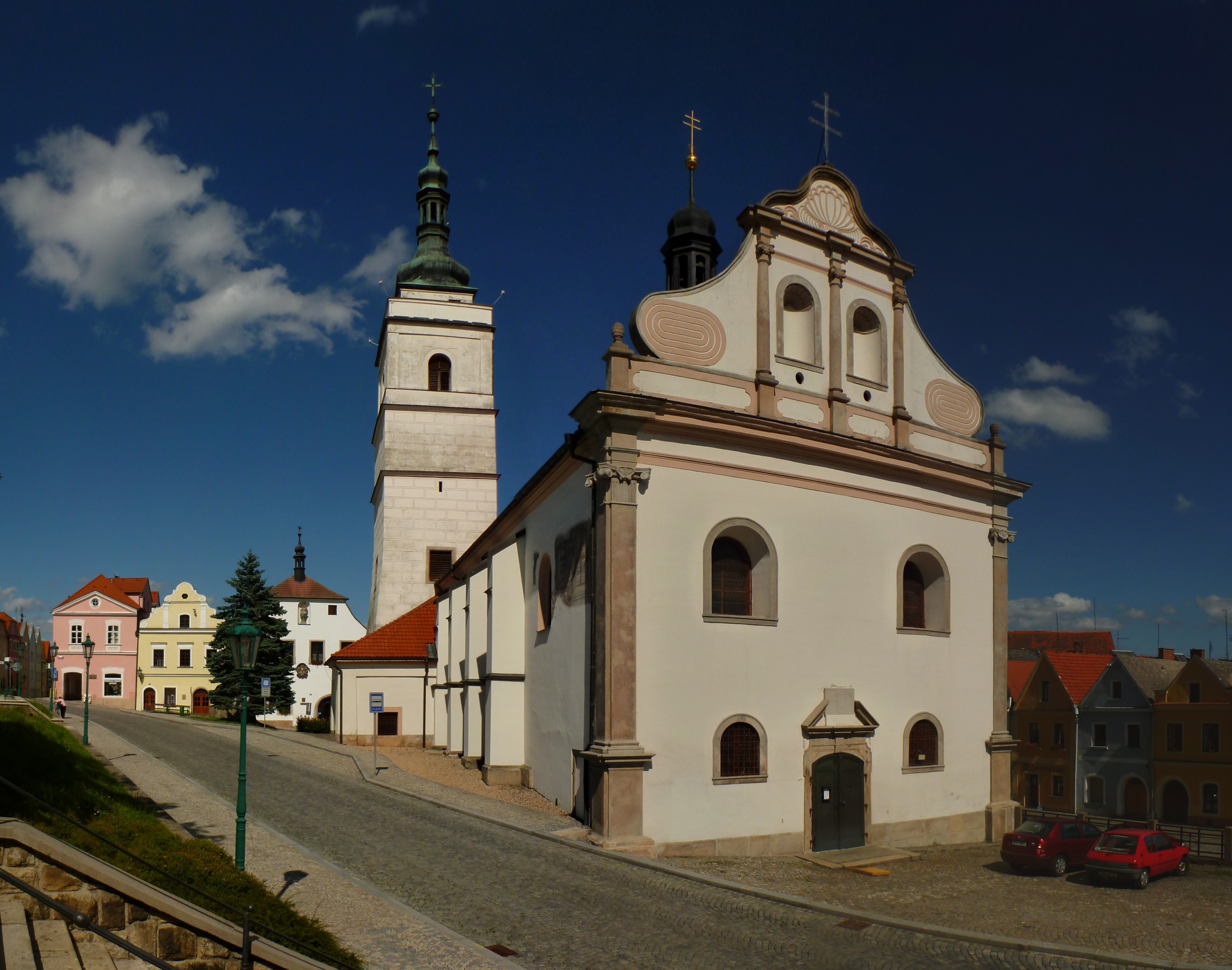 Church and bell tower in a European town square HD Wallpaper