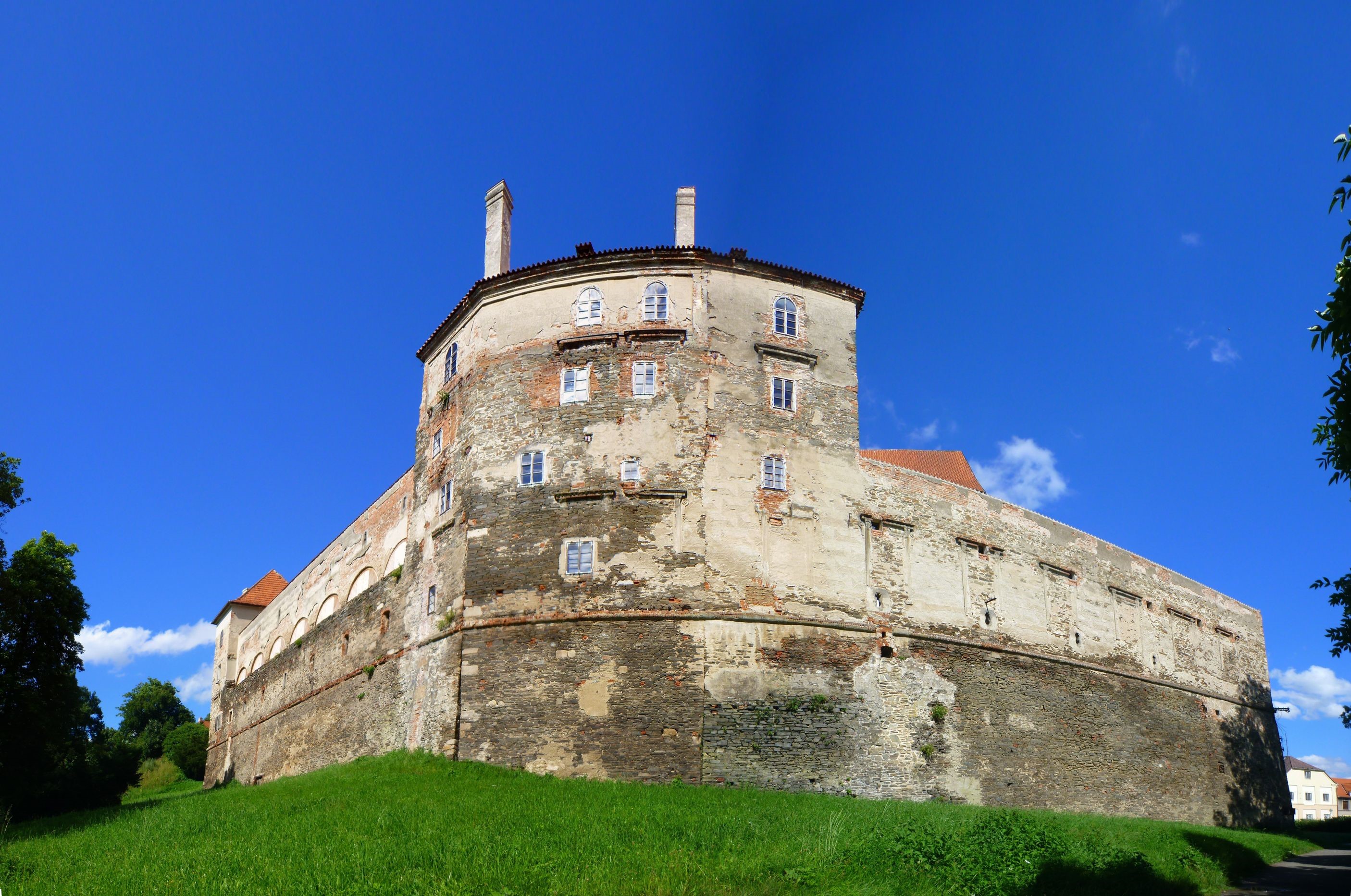 Castle on a grassy hill under a blue sky HD Wallpaper