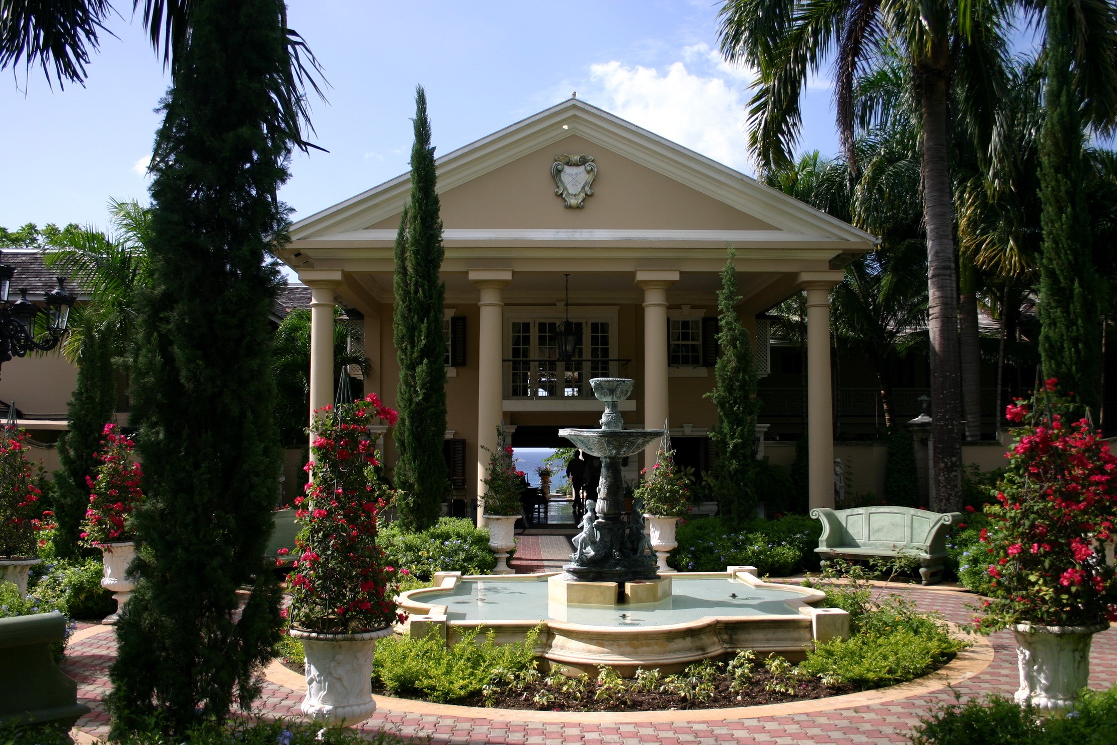 Mansion with fountain and garden HD Wallpaper