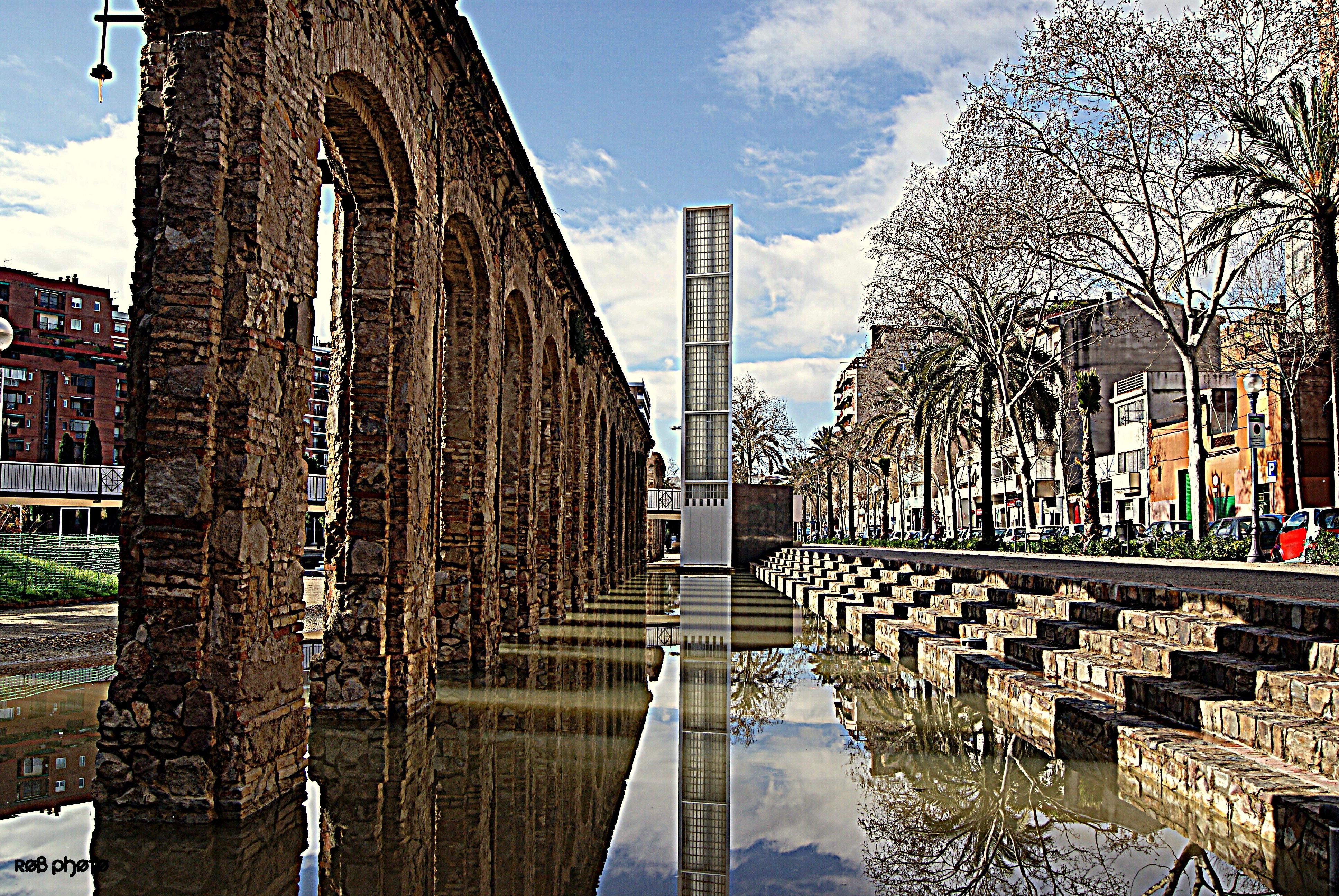 Aqueduct ruins and modern tower in Spain HD Wallpaper