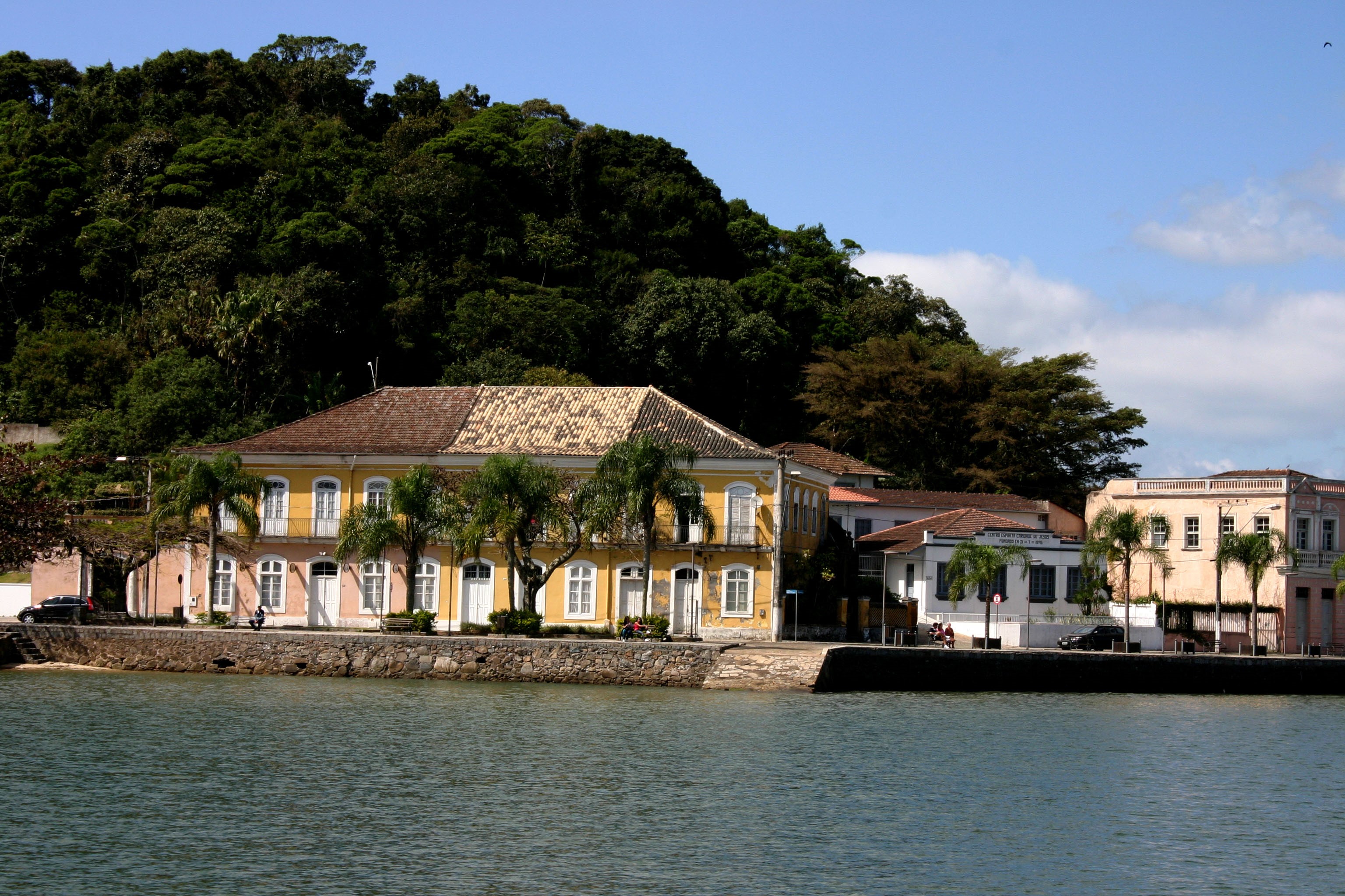 Buildings by the water in Santa Catarina, Brazil HD Wallpaper