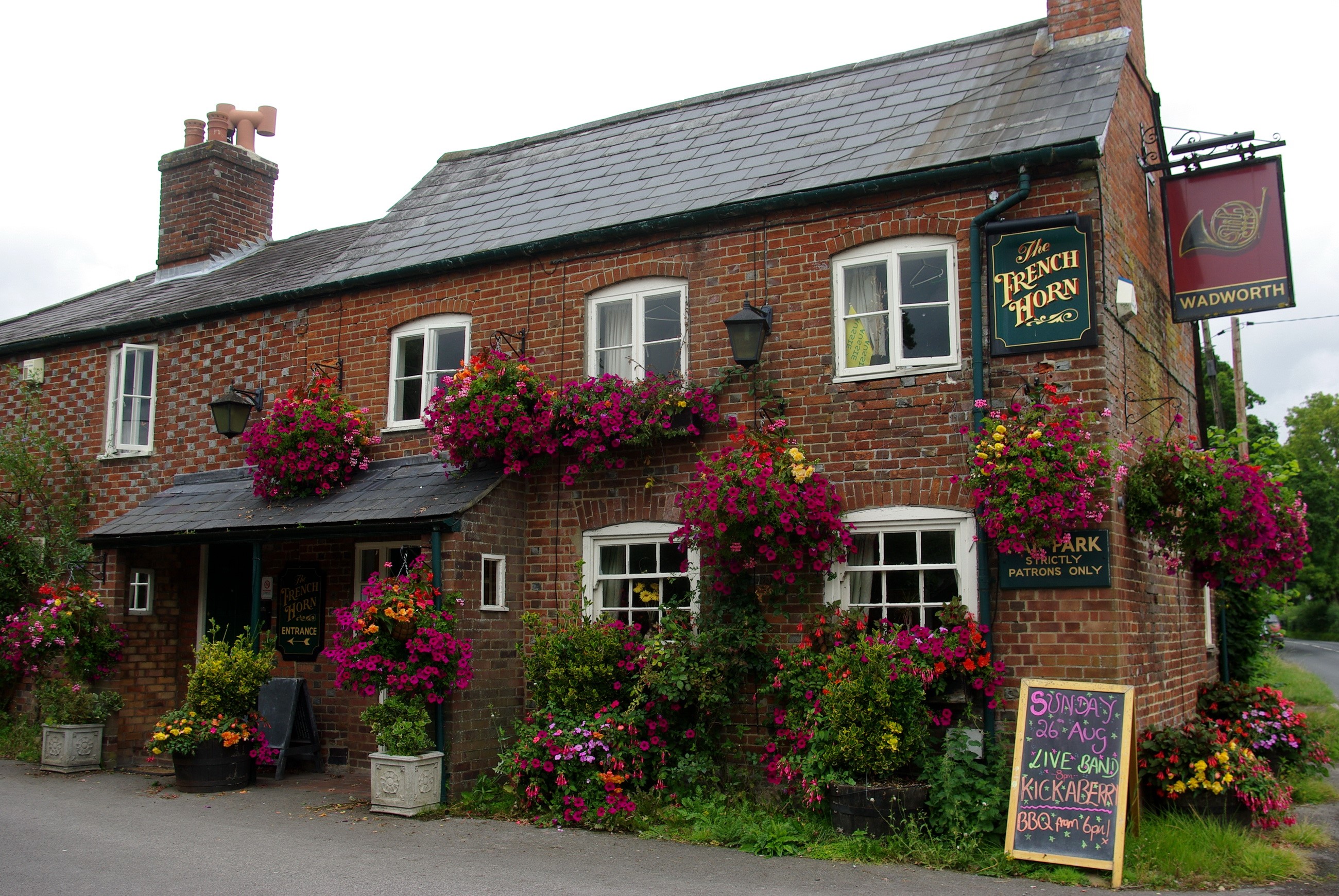 The French Horn pub in Wadworth, United Kingdom HD Wallpaper