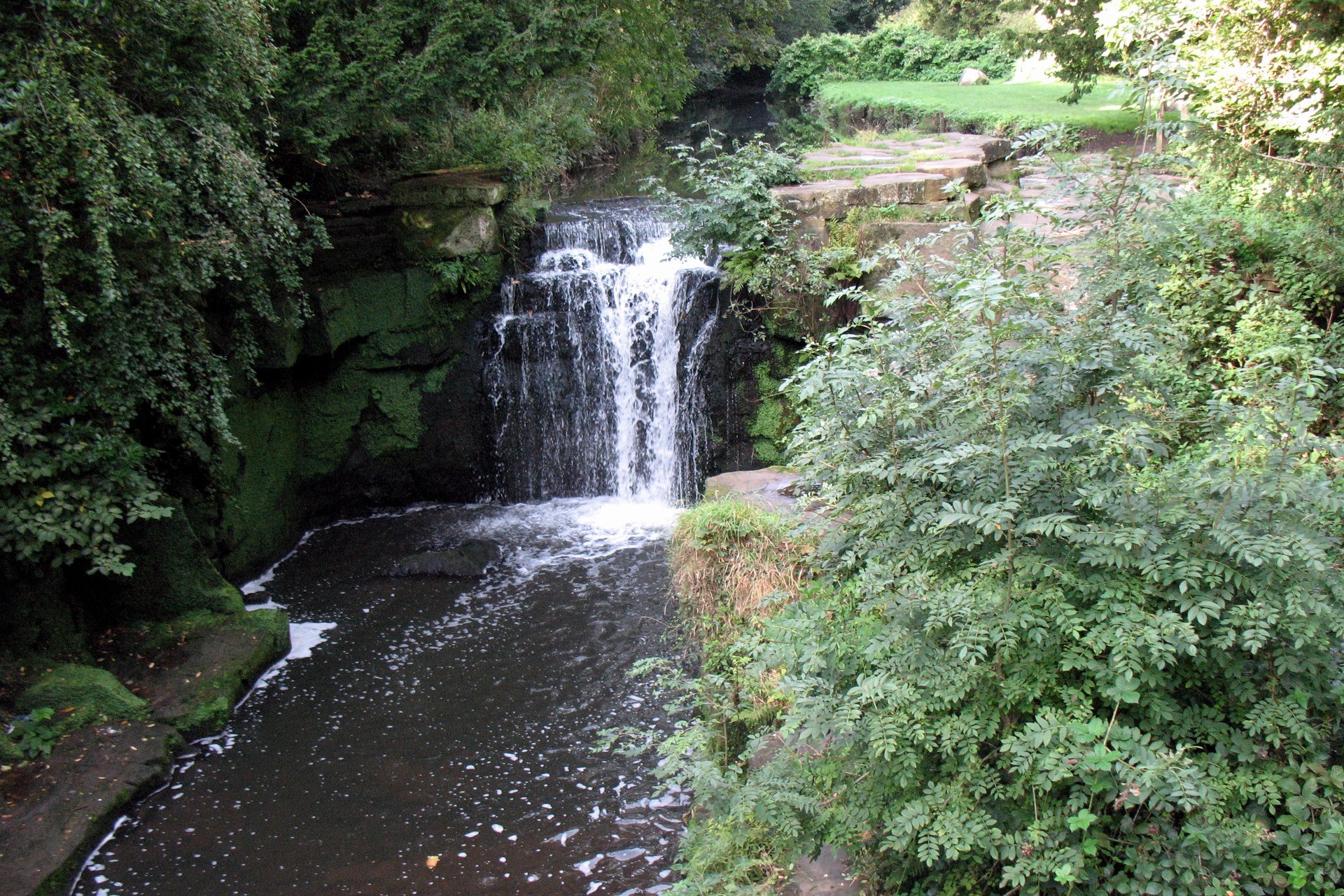 Waterfall in Newcastle upon Tyne, England HD Wallpaper