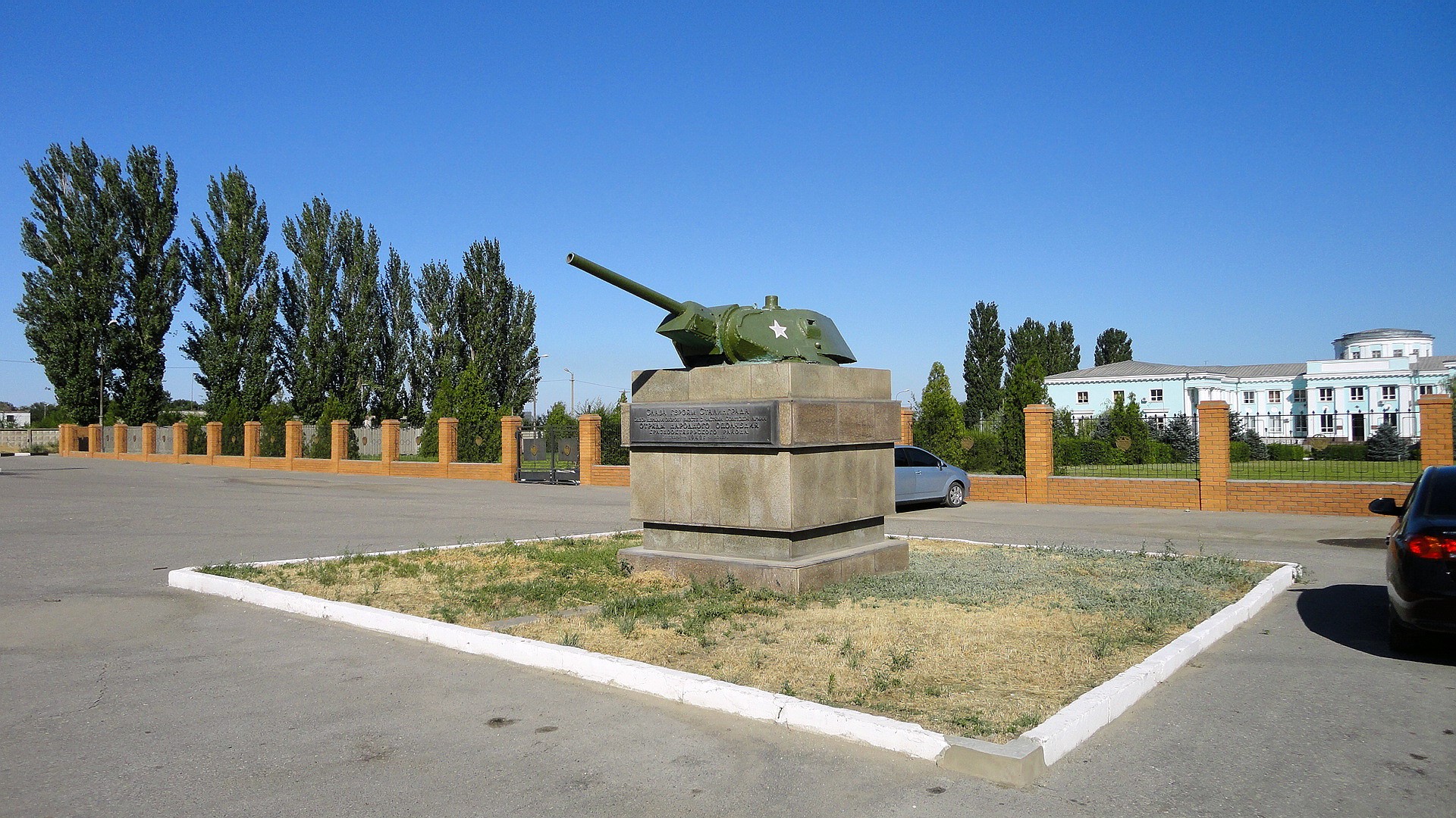Tank monument in Volgograd HD Wallpaper