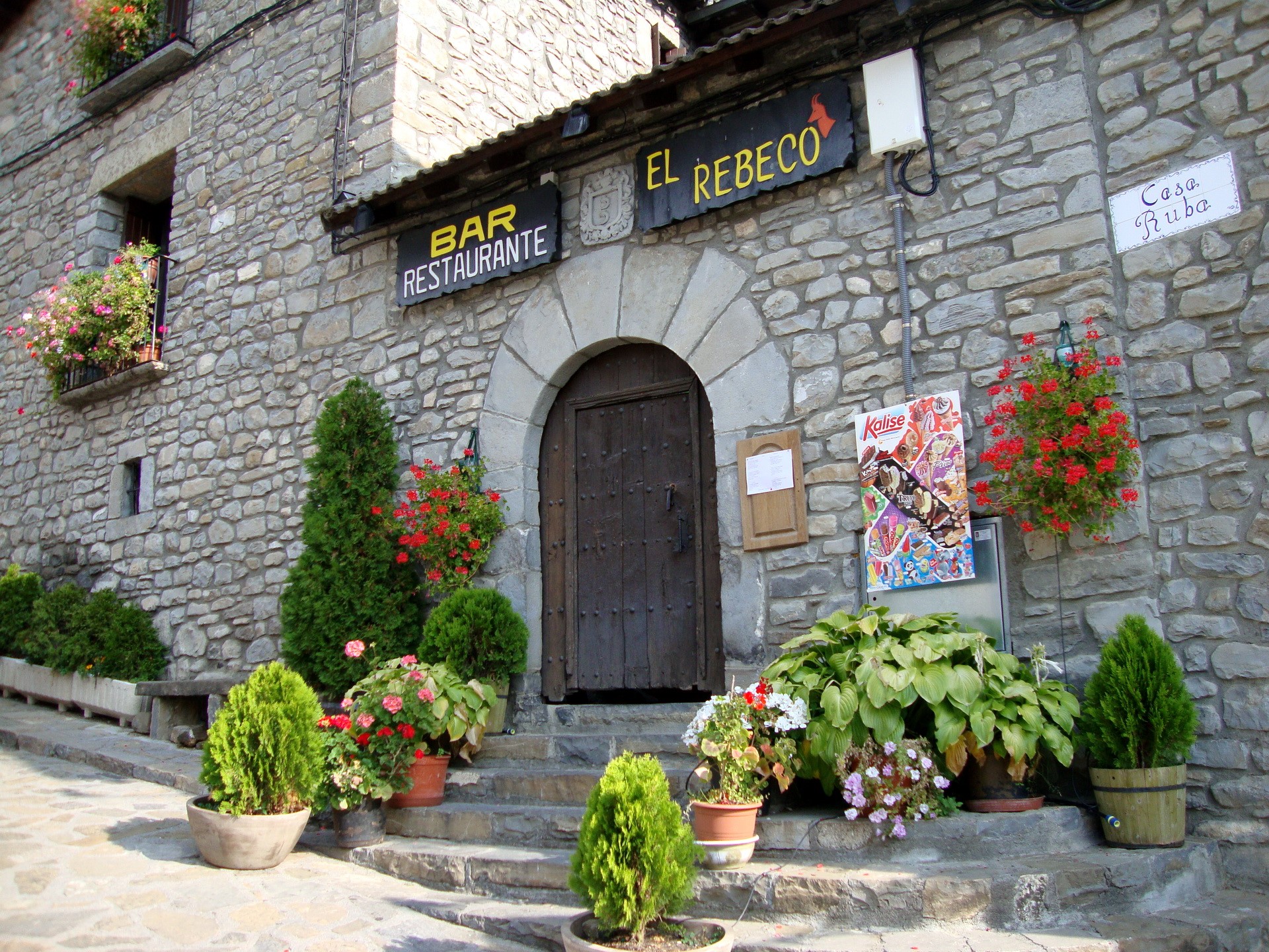 El Rebeco Bar Restaurante in Spain HD Wallpaper