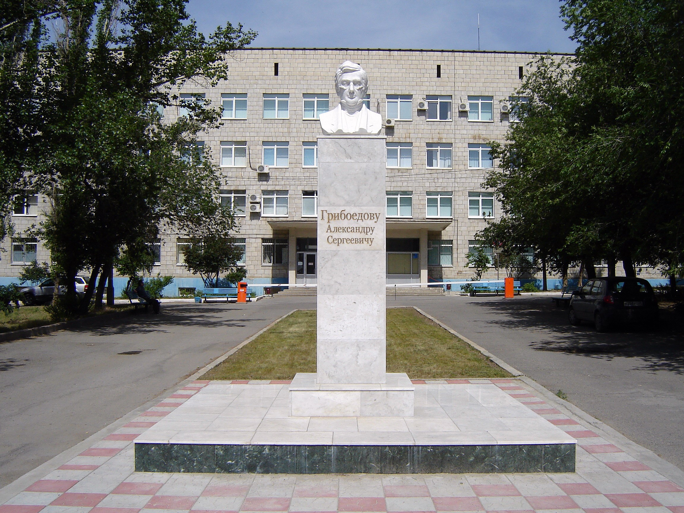 Bust of Alexander Griboyedov in Volgograd HD Wallpaper