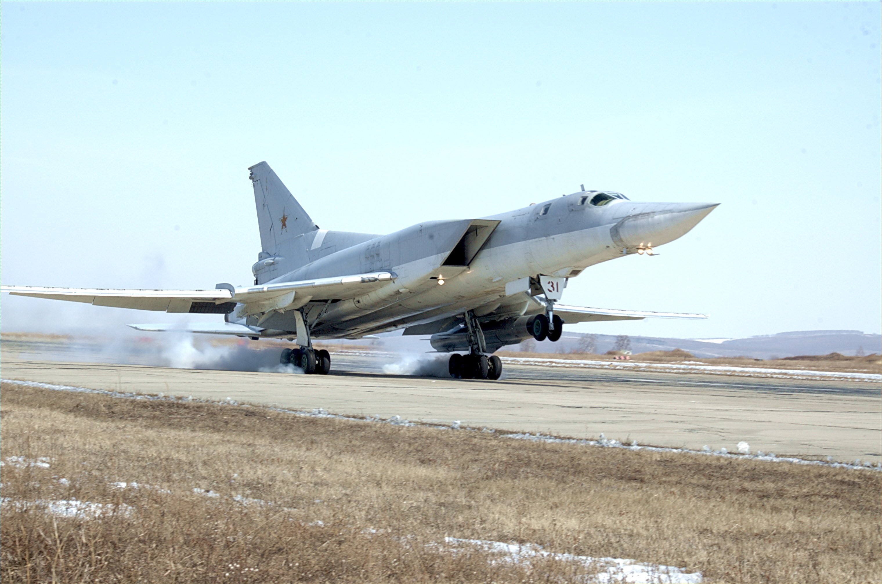 Russian Tupolev Tu-22M bomber landing on runway HD Wallpaper