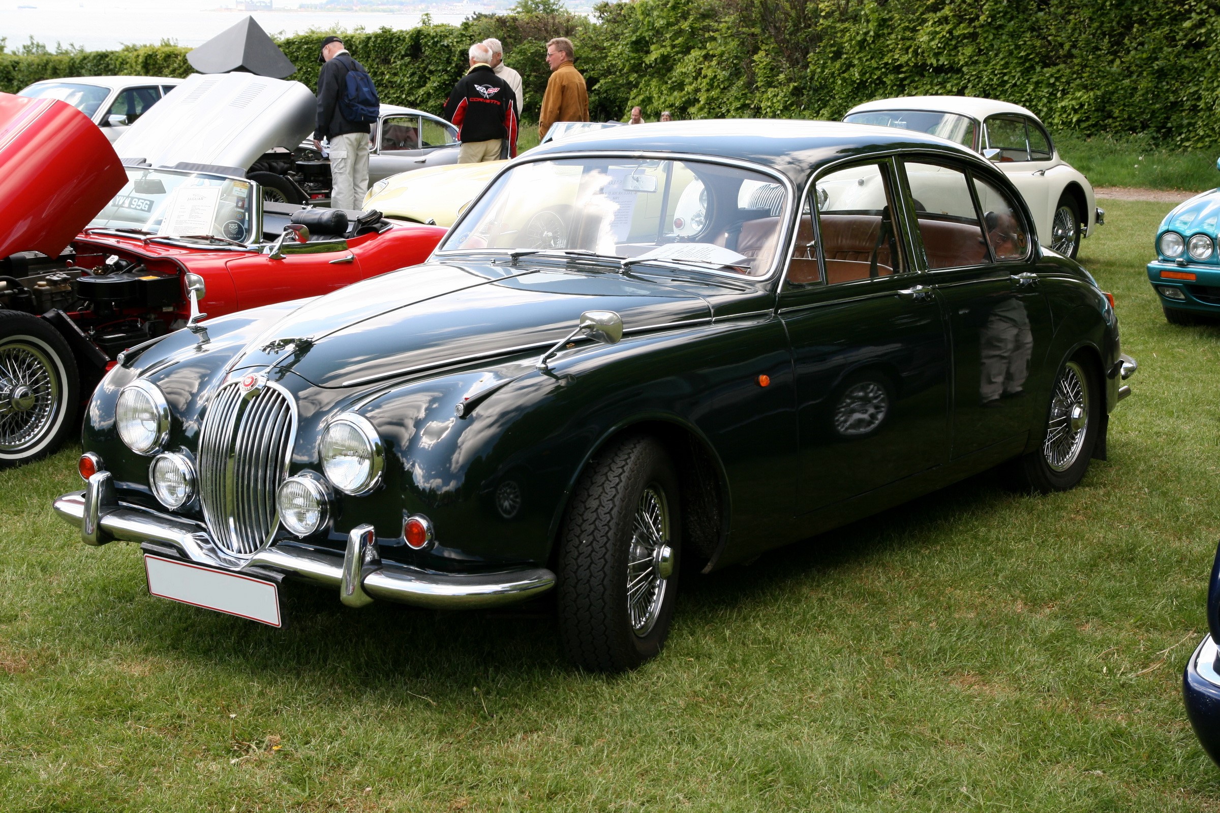 1968 Jaguar 240 Mark II on display HD Wallpaper