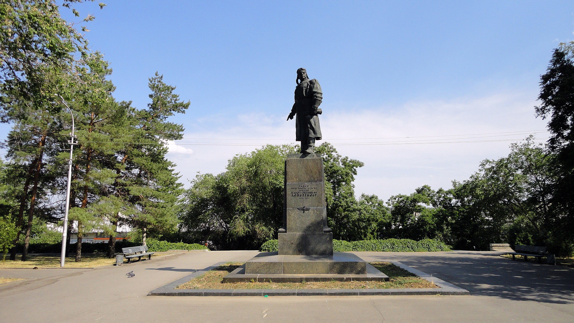 Monument to Pilot Alexander Pokryshkin in Volgograd HD Wallpaper