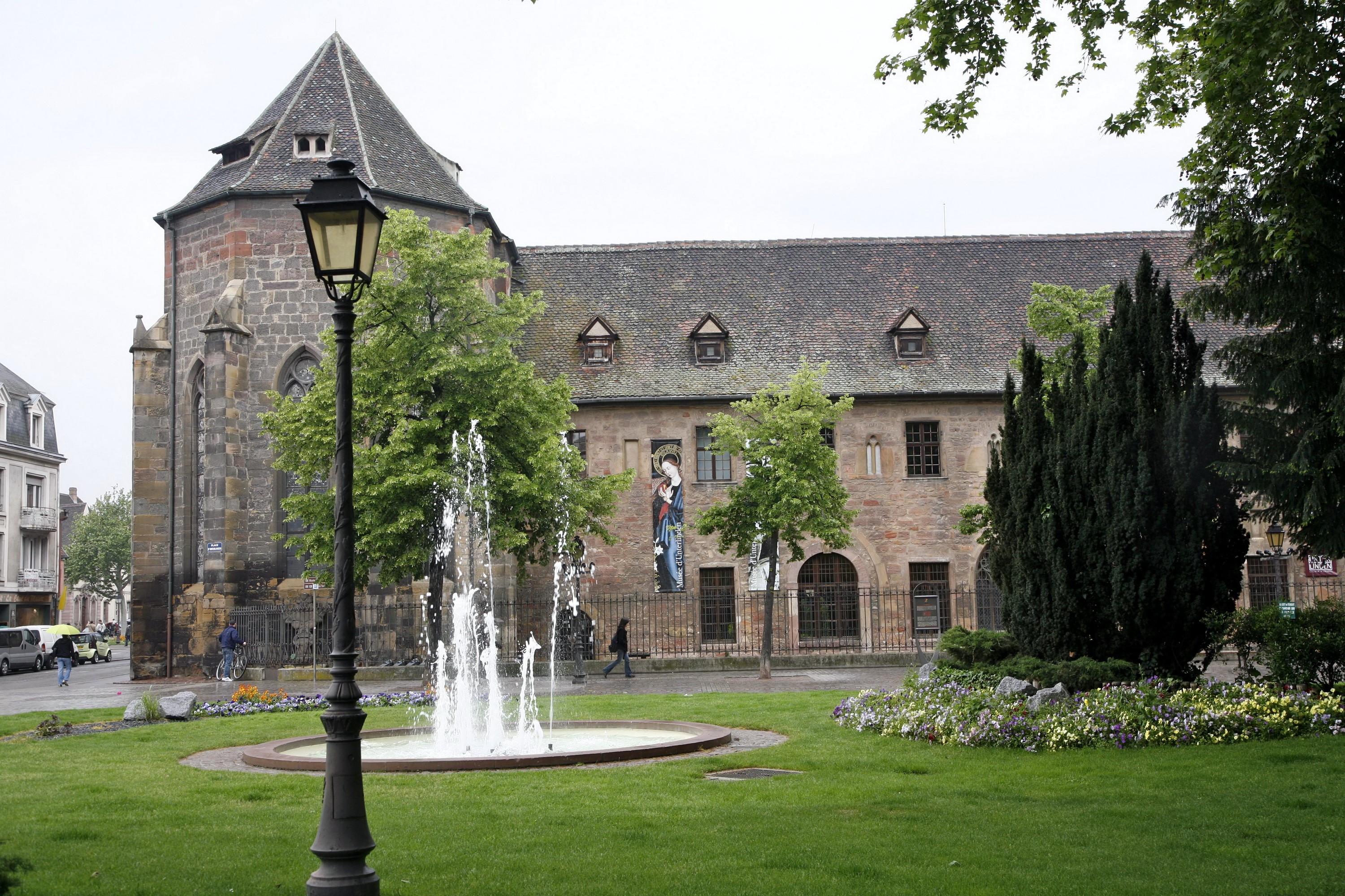 Building with fountain in France HD Wallpaper