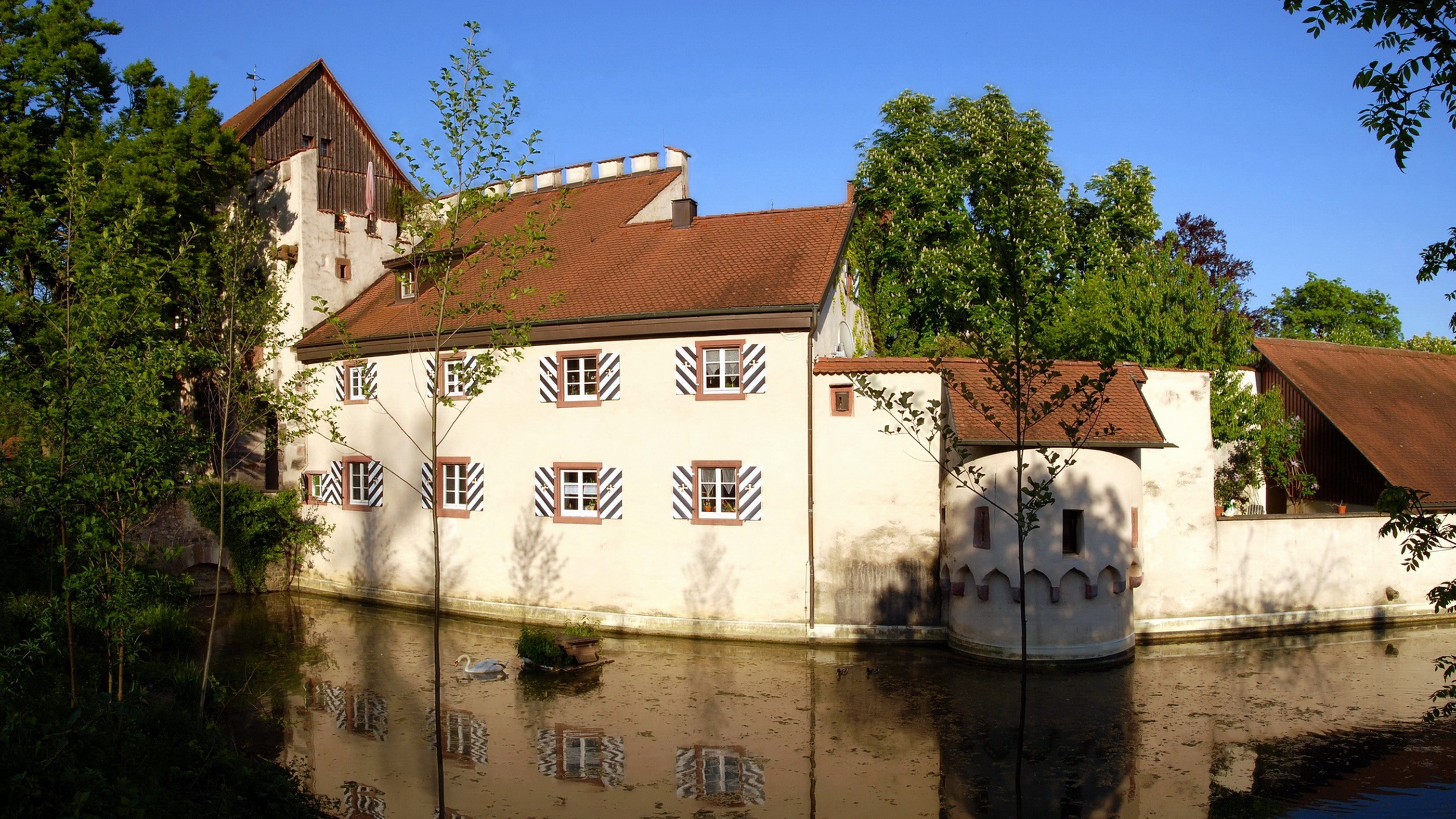Castle Beuggen in Germany with a moat HD Wallpaper
