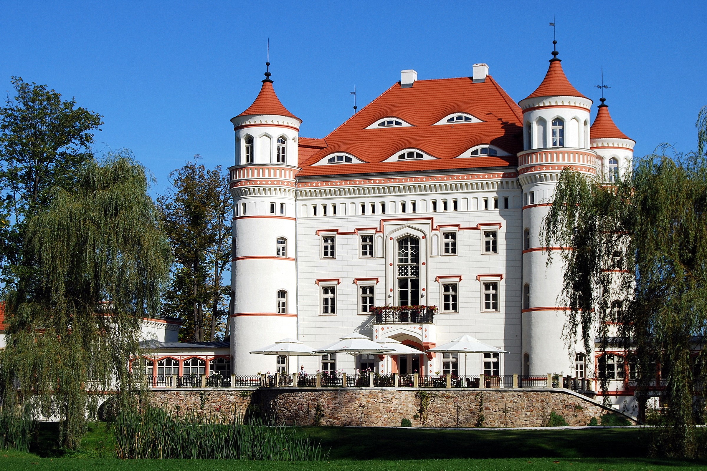 Palac Wojanow in Poland HD Wallpaper