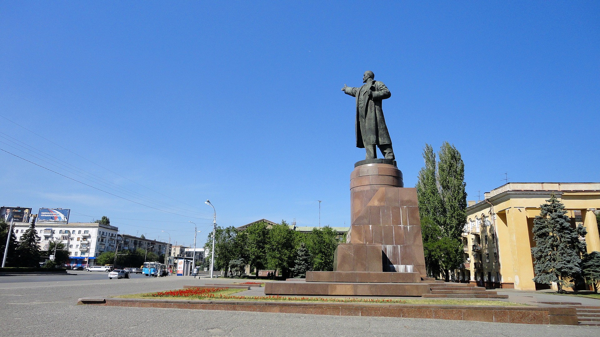 Monument to Lenin in Volgograd, Russia HD Wallpaper