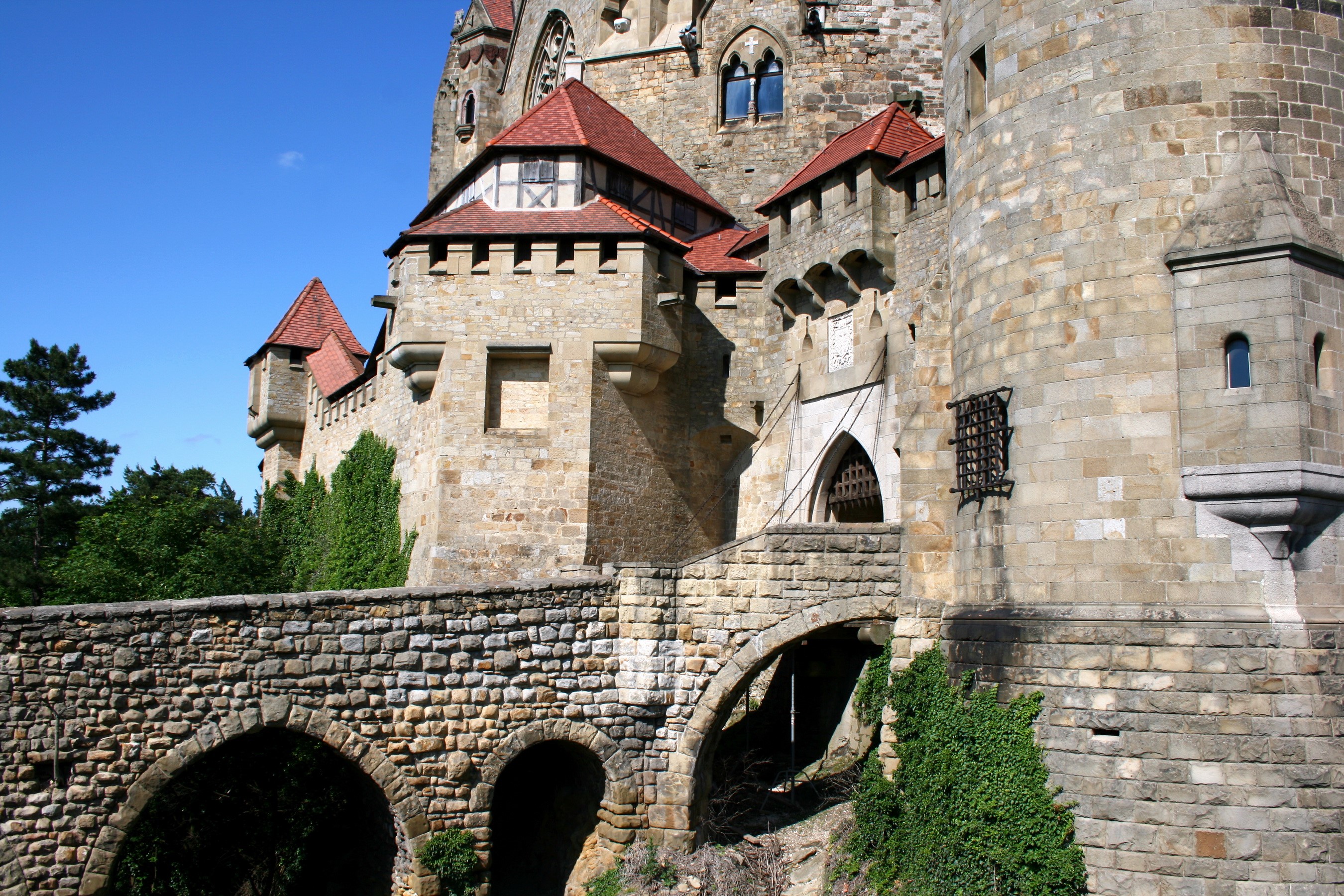 Burg Kreuzenstein Austria castle with stone bridge HD Wallpaper