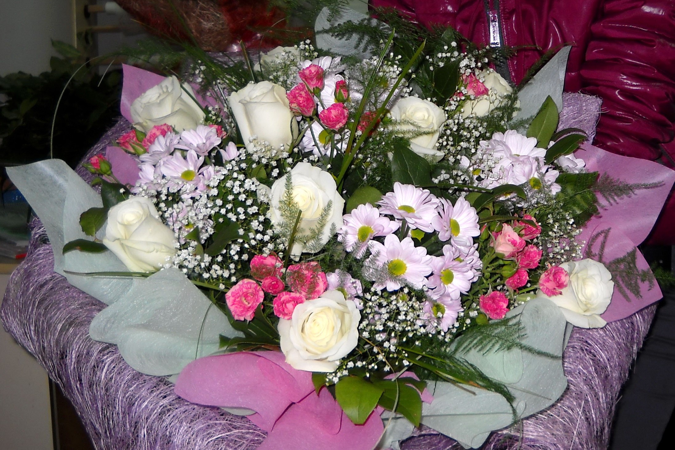 Bouquet of white roses and pink flowers HD Wallpaper