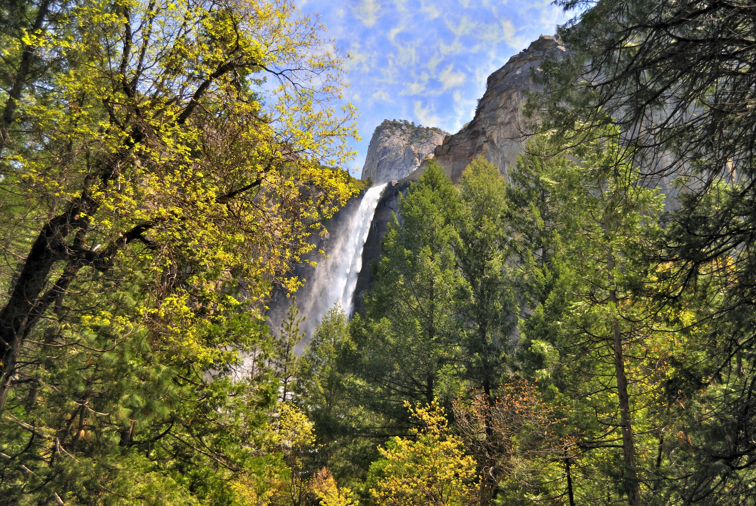 Bridalveil Fall in Yosemite National Park, California HD Wallpaper