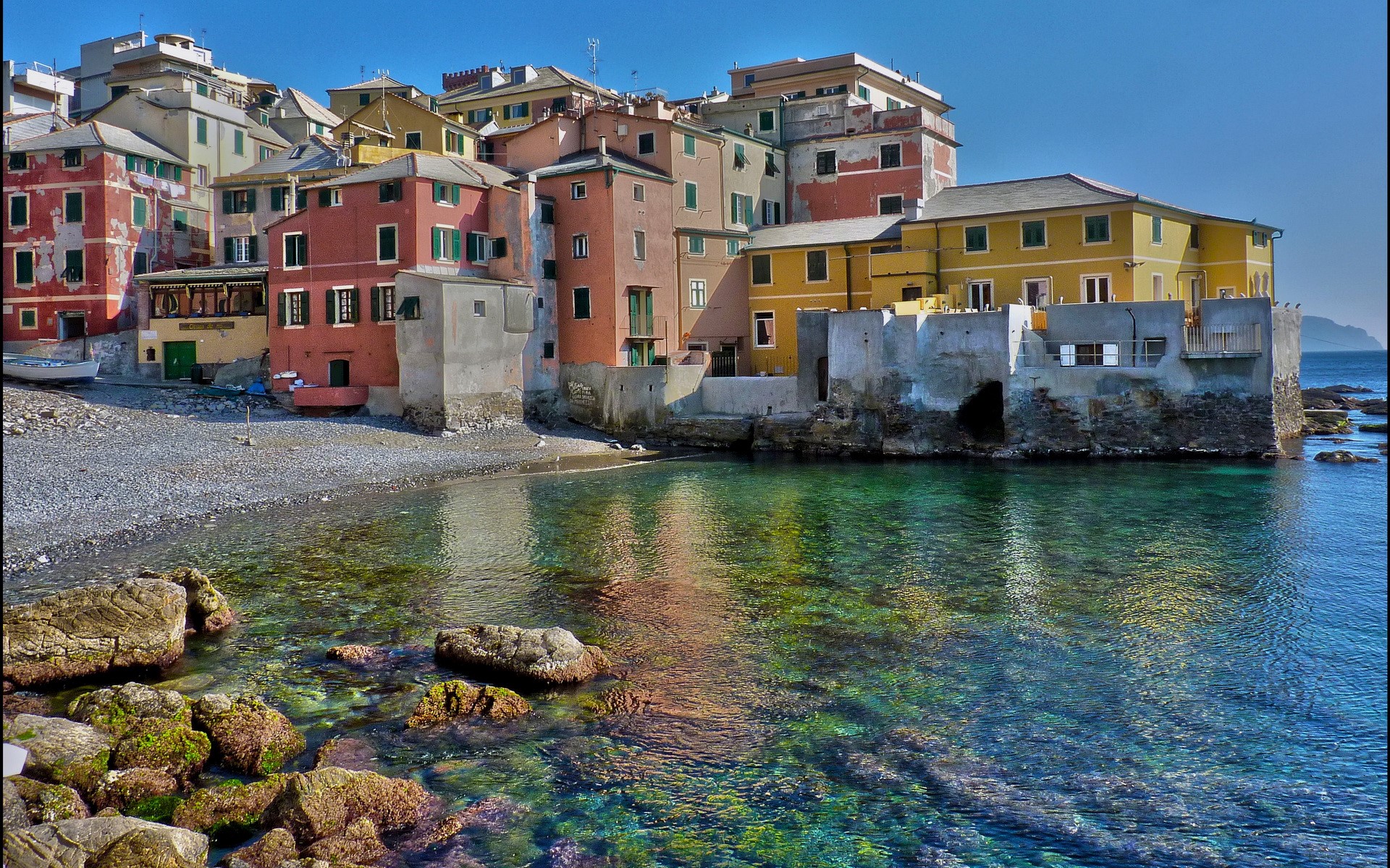 Colorful buildings on the coast of Italy HD Wallpaper