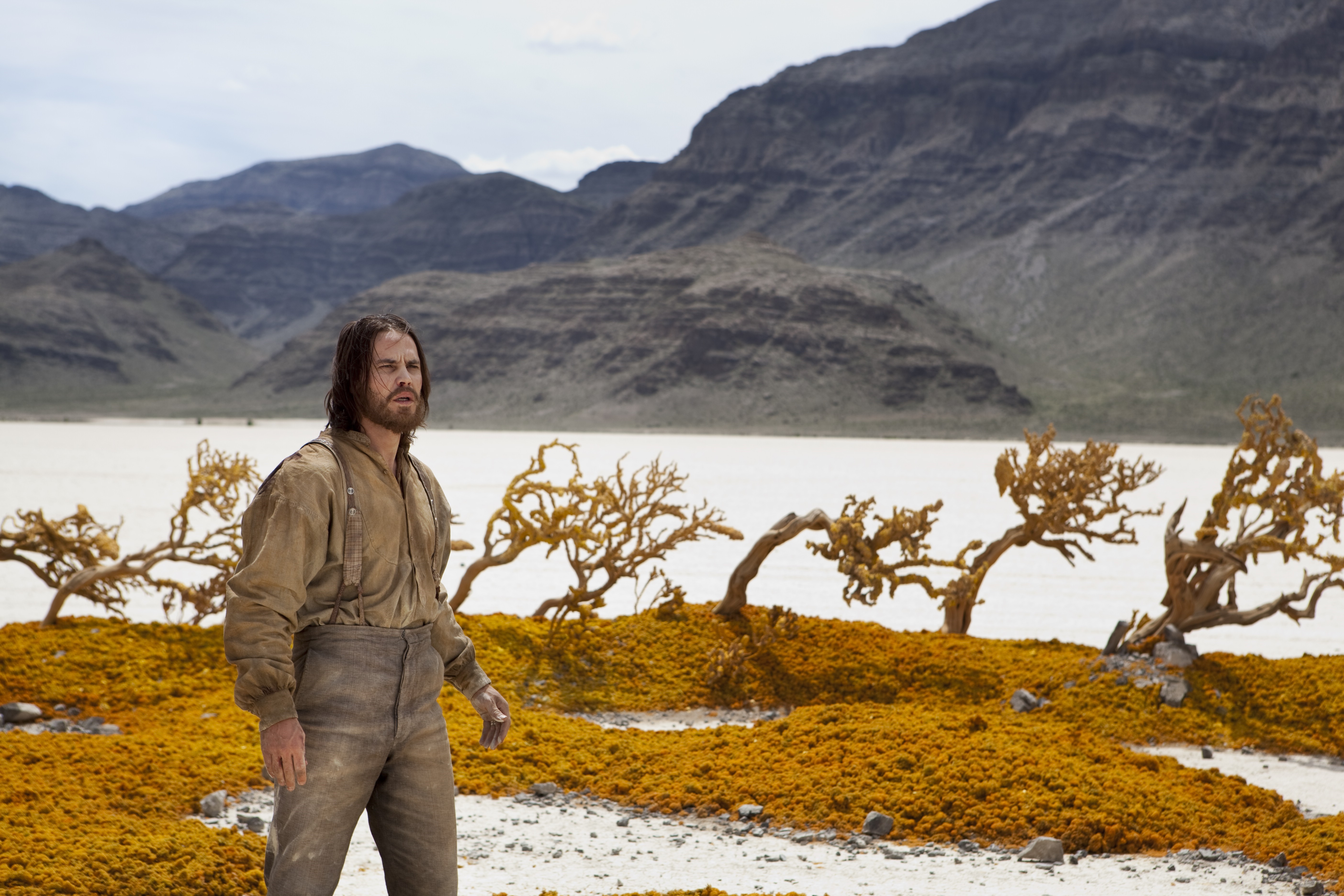 John Carter in a desolate landscape HD Wallpaper