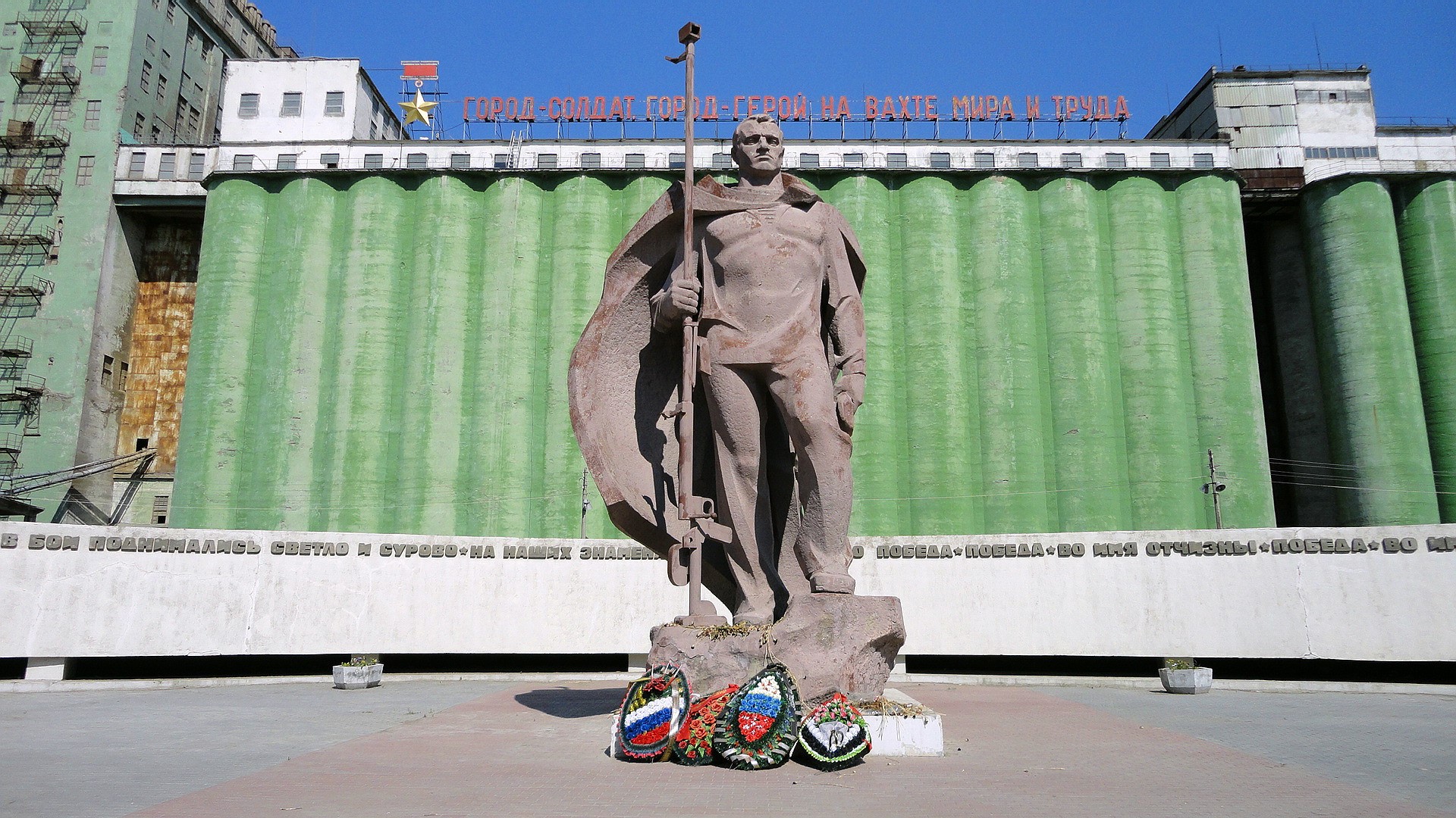 Monument to the Soldier-Hero in Volgograd HD Wallpaper