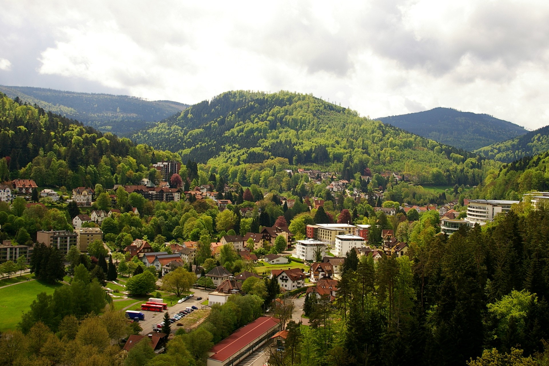 Town nestled in a green valley in Germany HD Wallpaper