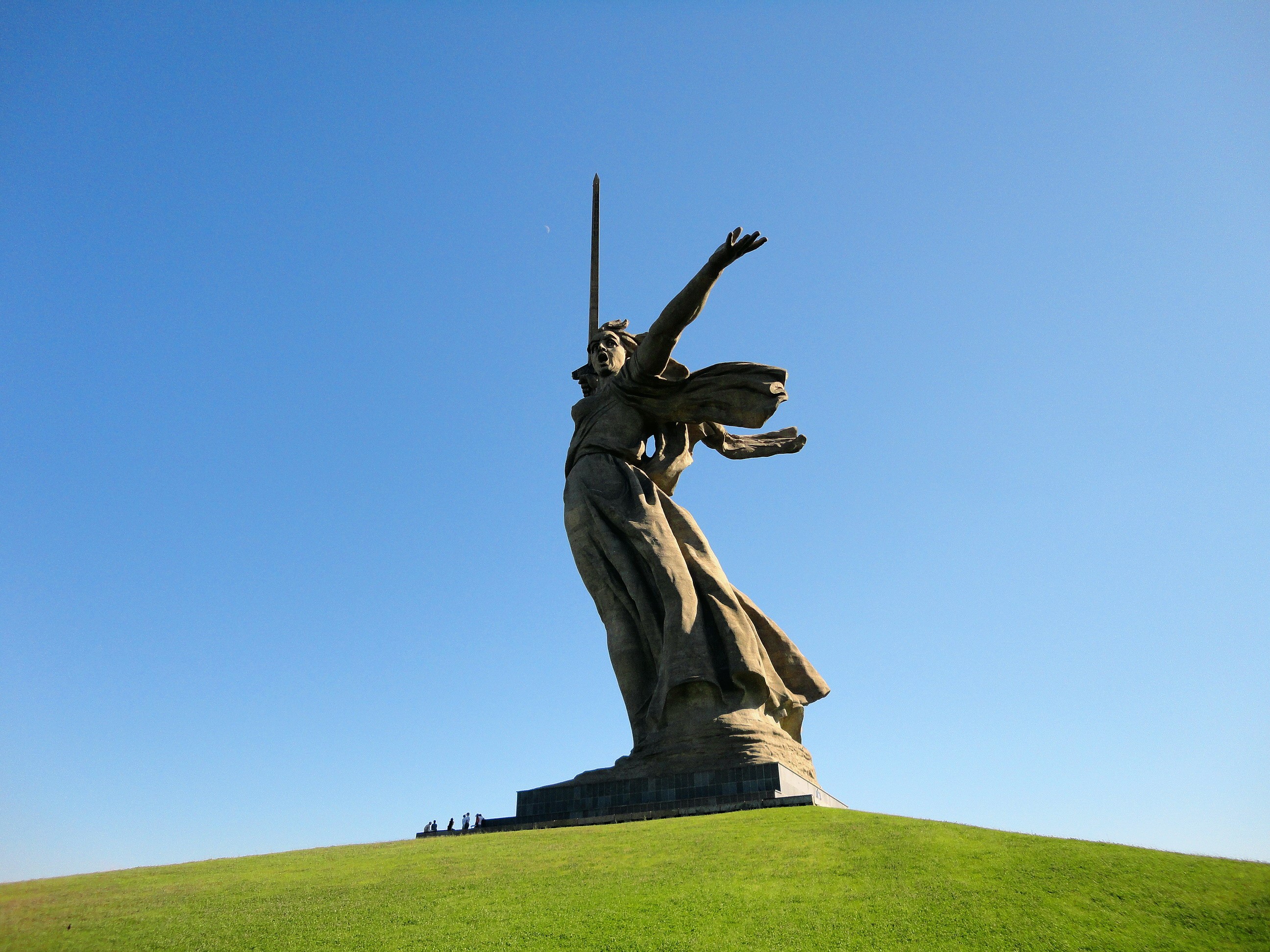 The Motherland Calls Monument in Volgograd HD Wallpaper