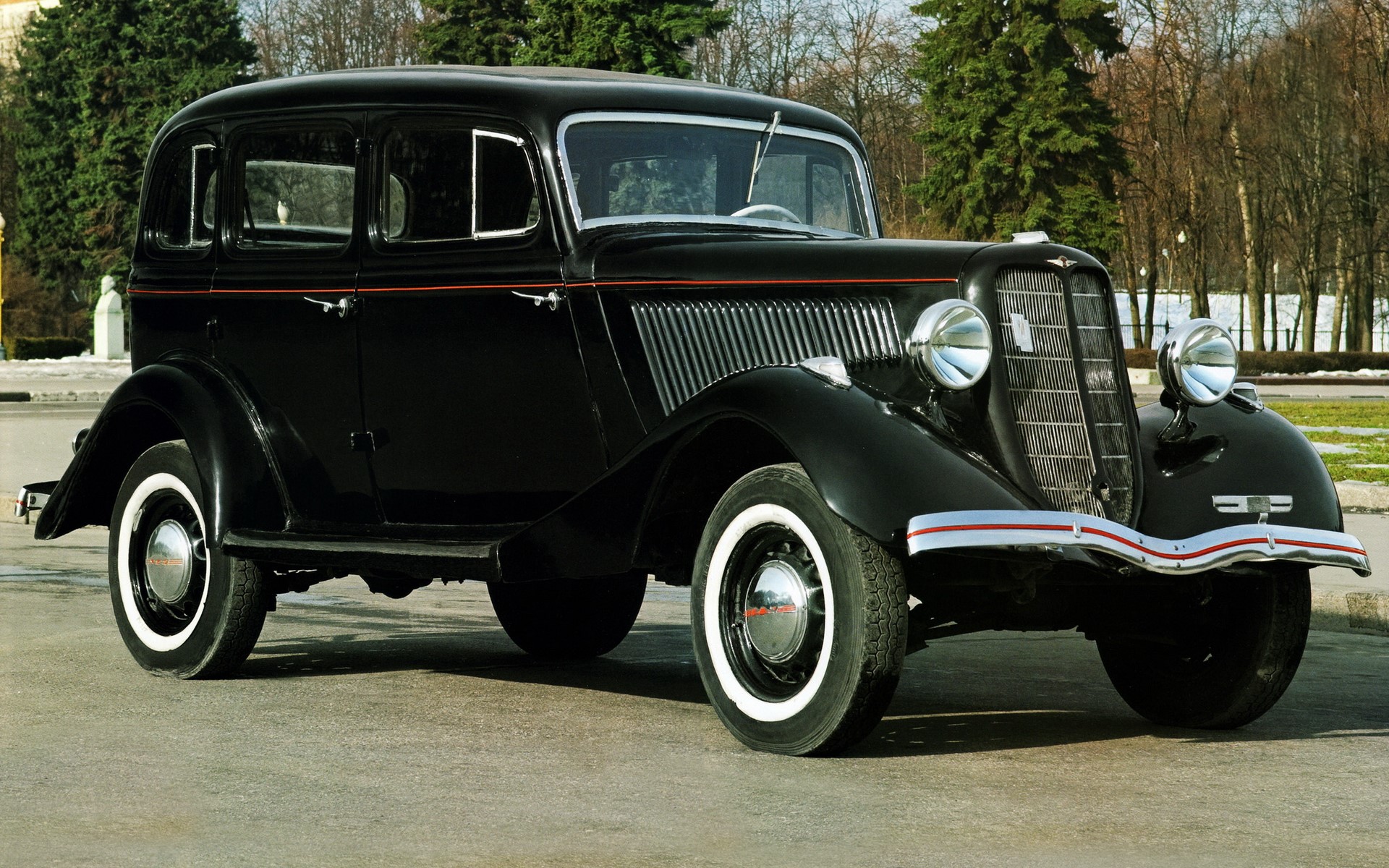 Black 1930s sedan parked on asphalt road HD Wallpaper