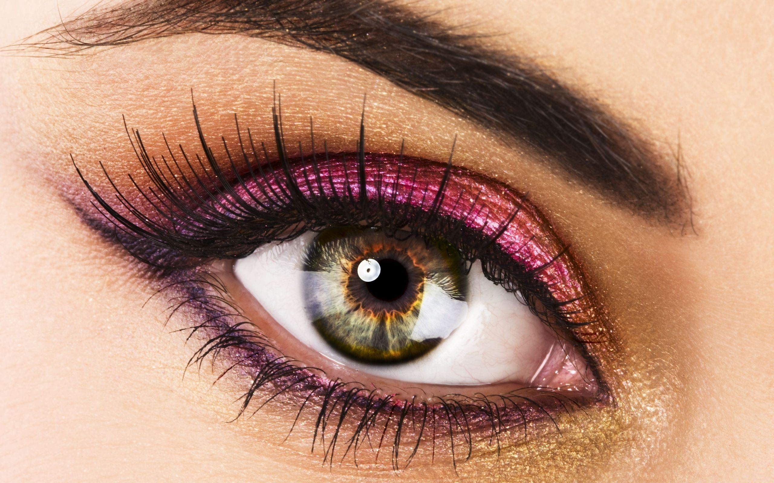 Close-up of a woman's eye with dramatic makeup HD Wallpaper