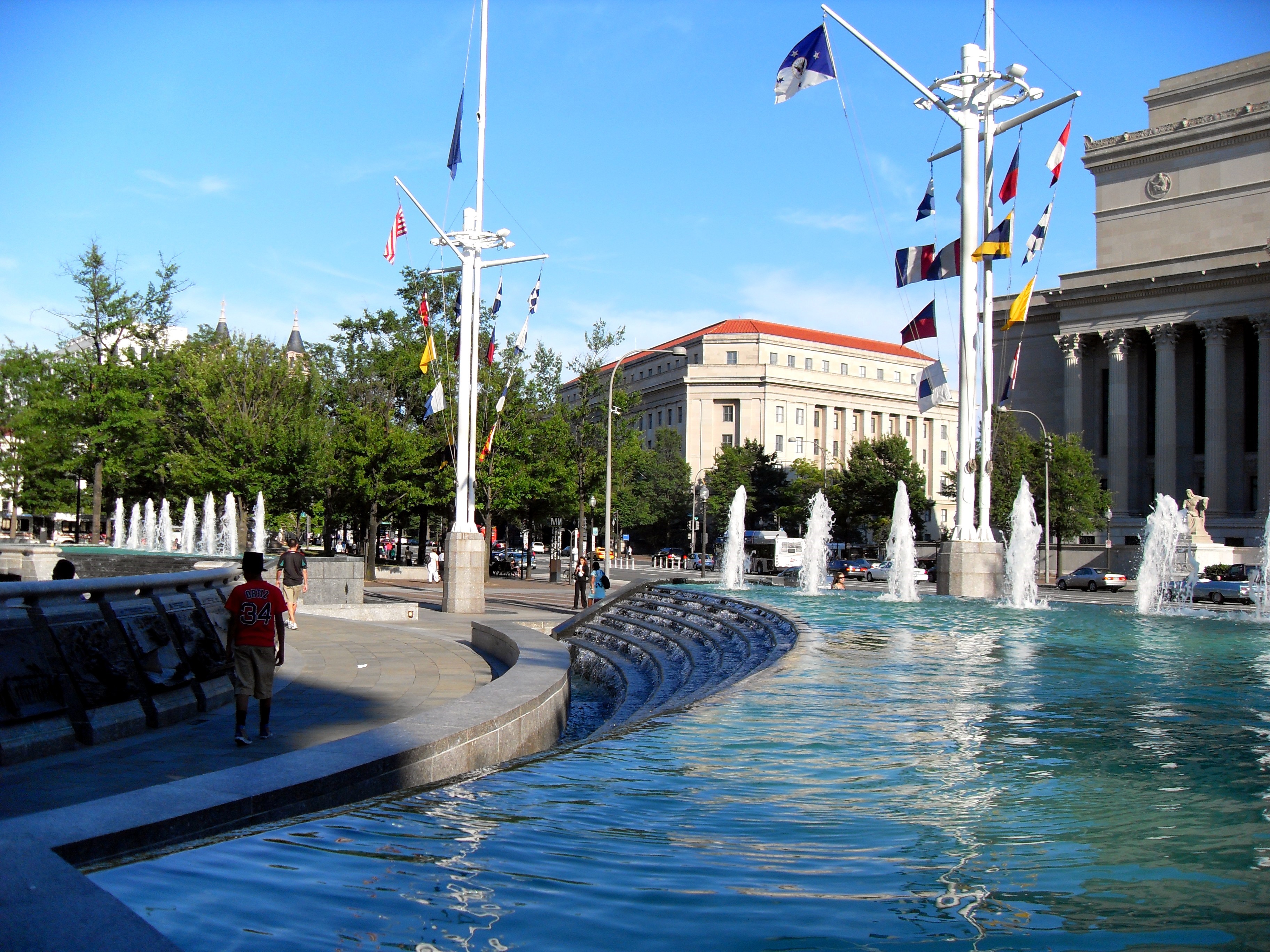 U.S. Navy Memorial Fountain in Washington, D.C. HD Wallpaper