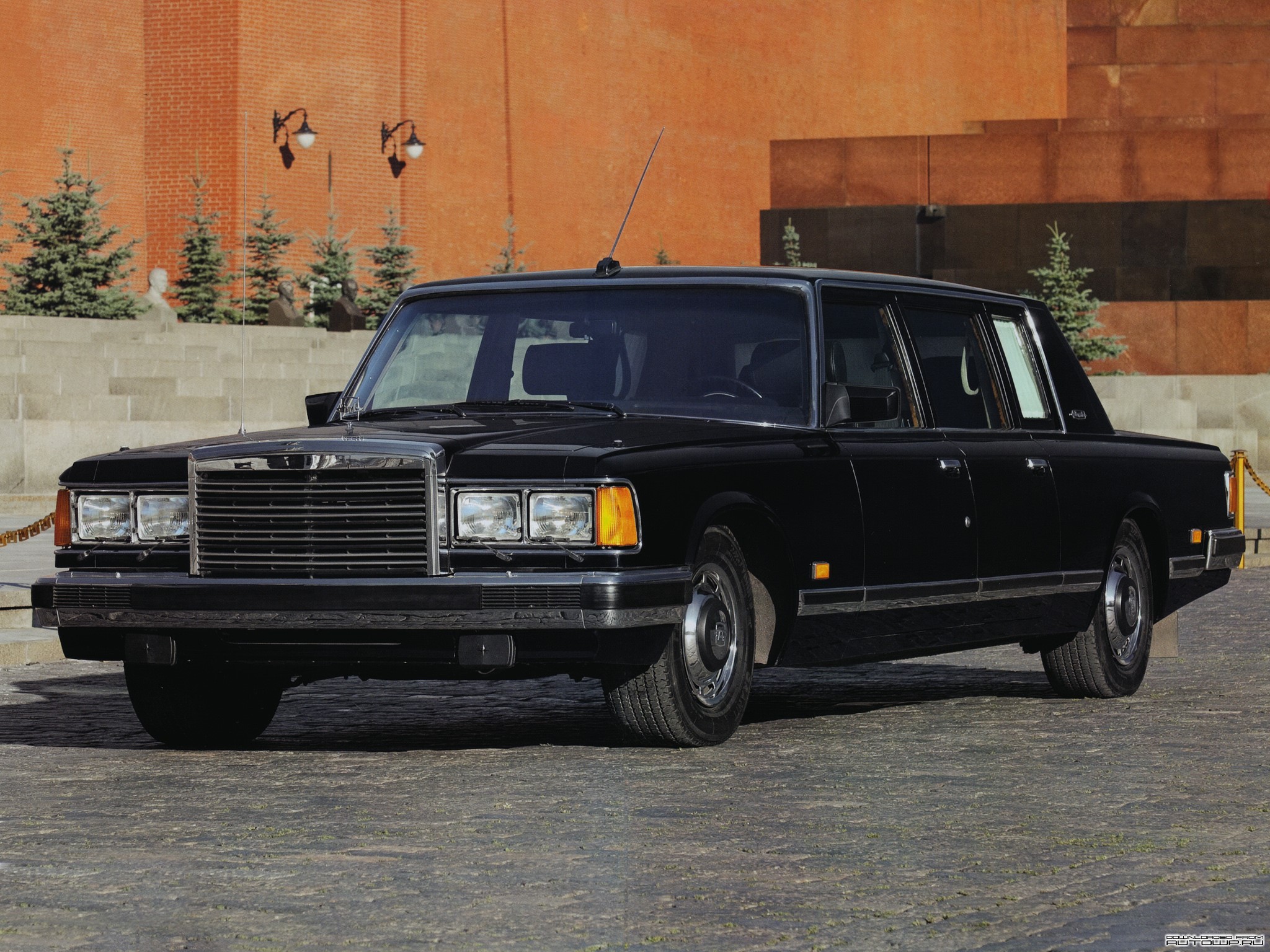 Black ZIL limousine parked in front of a brick building HD Wallpaper
